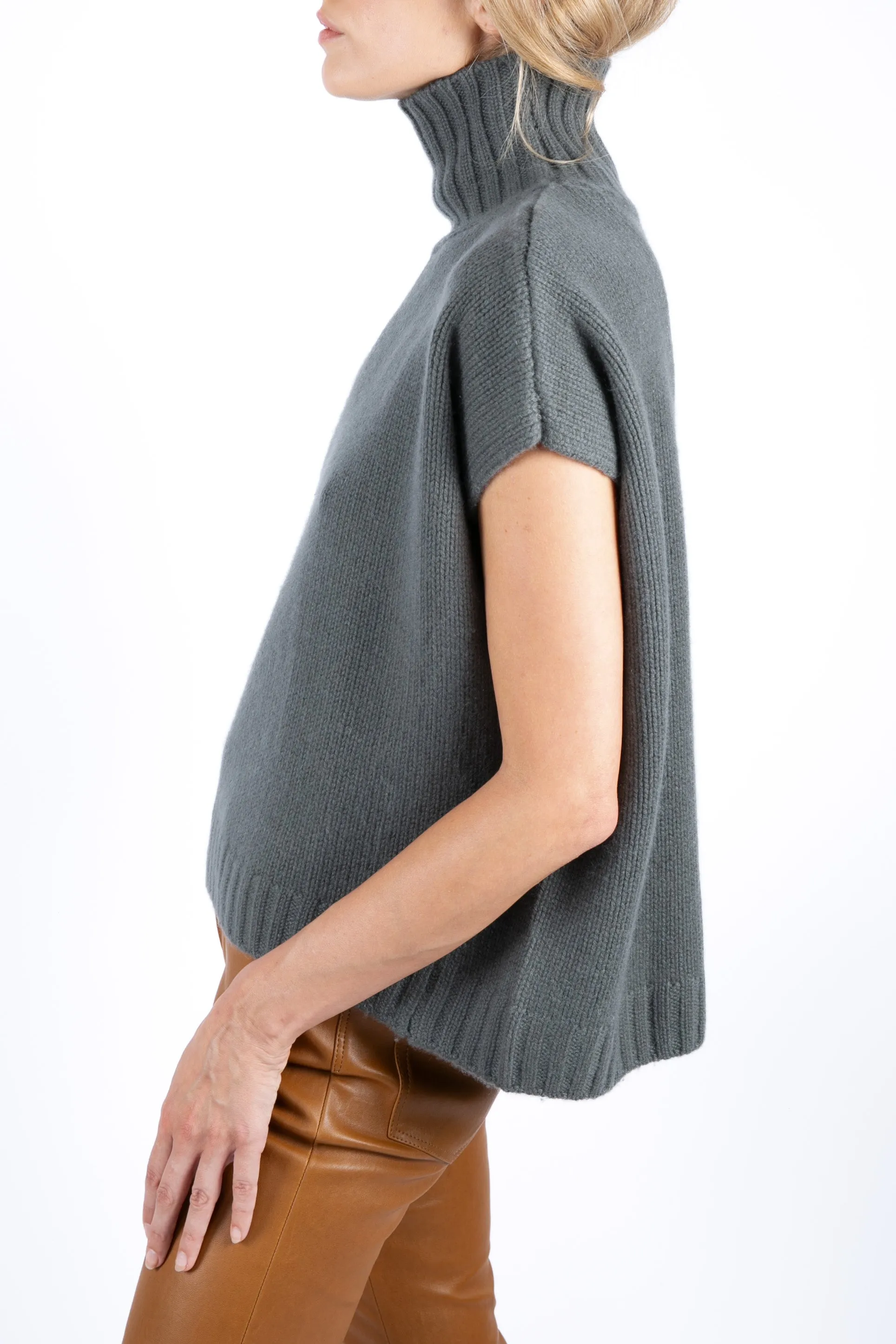 Subtle Detail Modern Comfort Anthracite Gilet