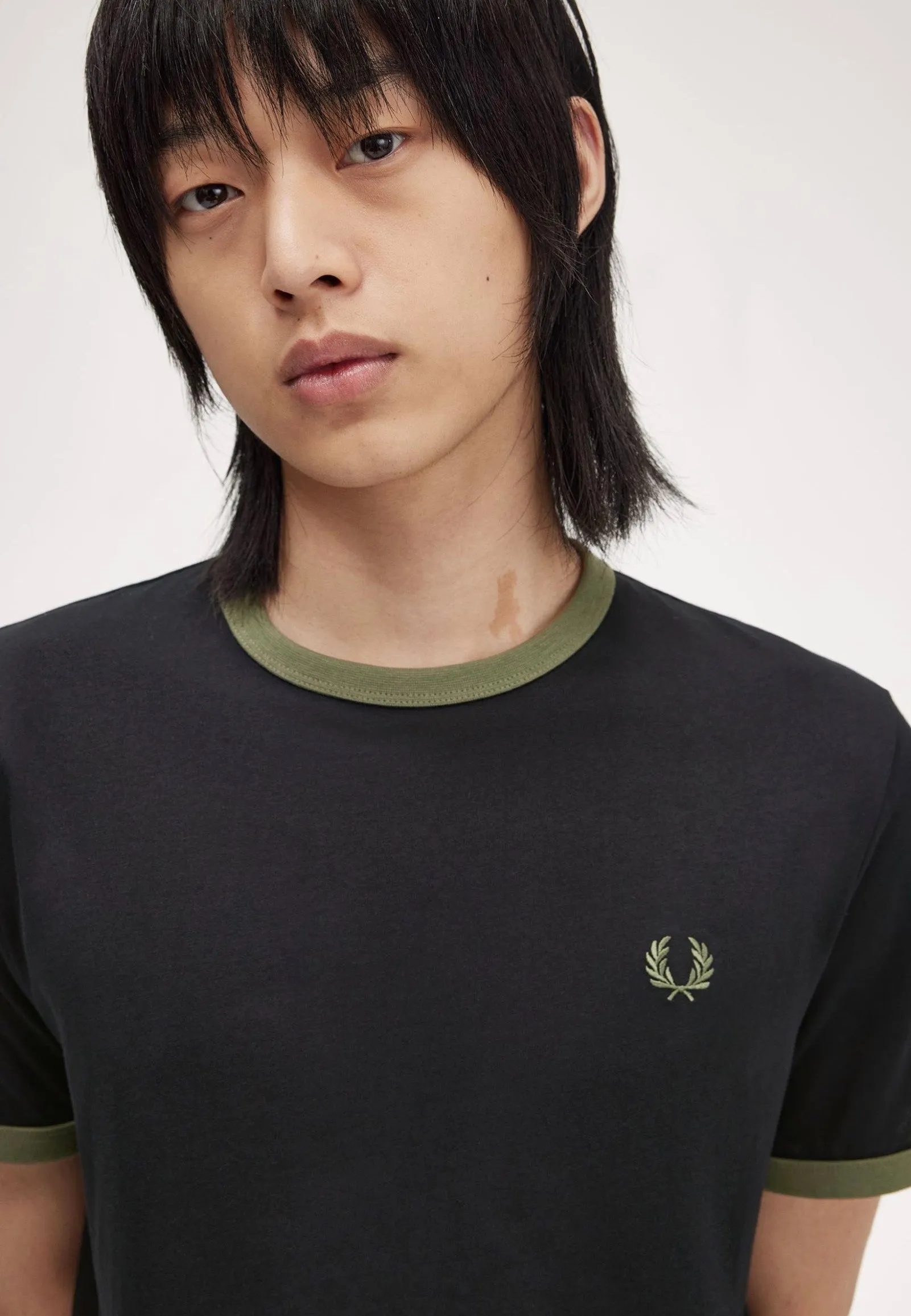 Beaded details Fred Perry - Ringer Black/Lr Wgre - T-Shirt