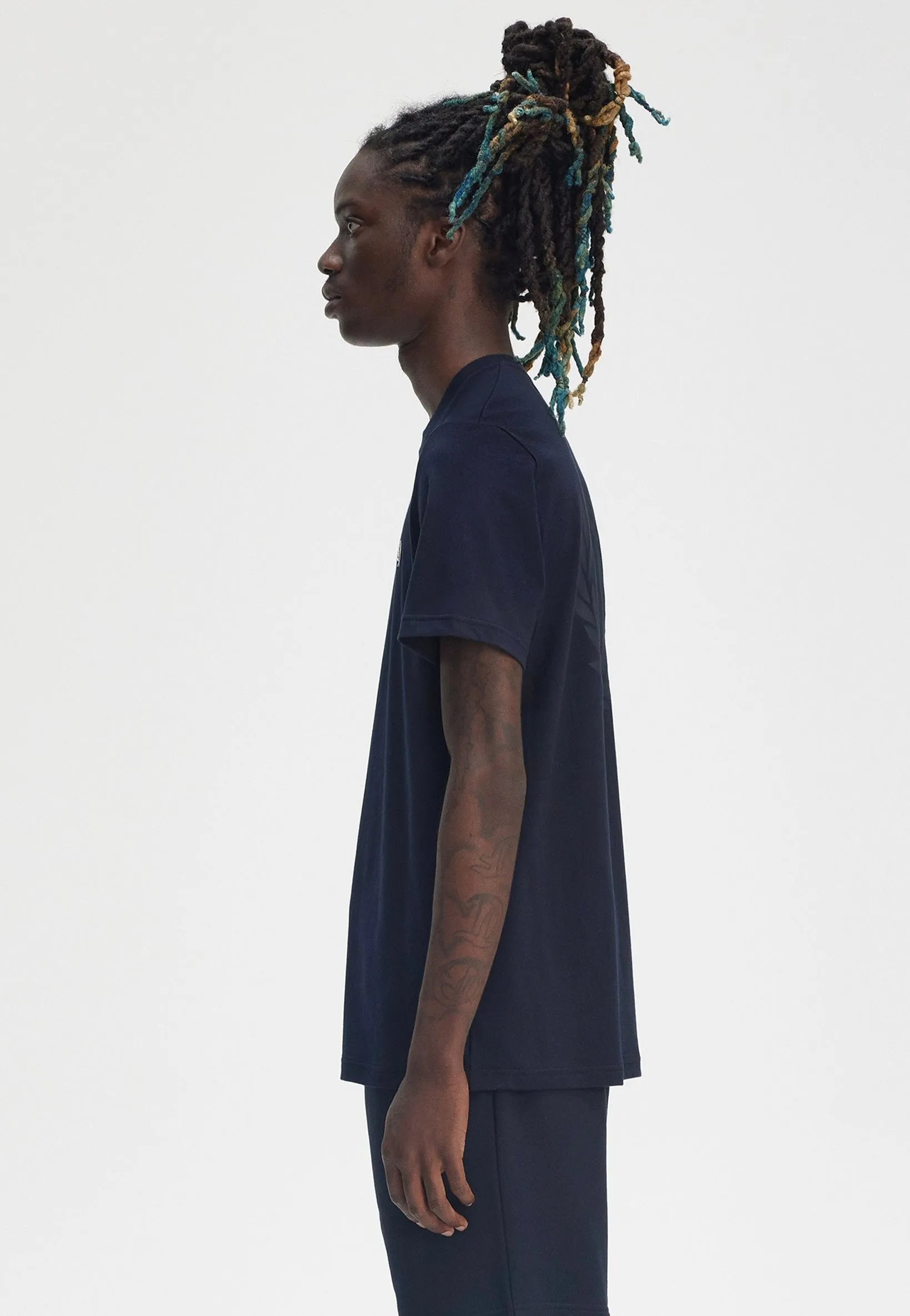 Best Sellers Fred Perry - Rear Powder Laurel Graphic Navy - T-Shirt