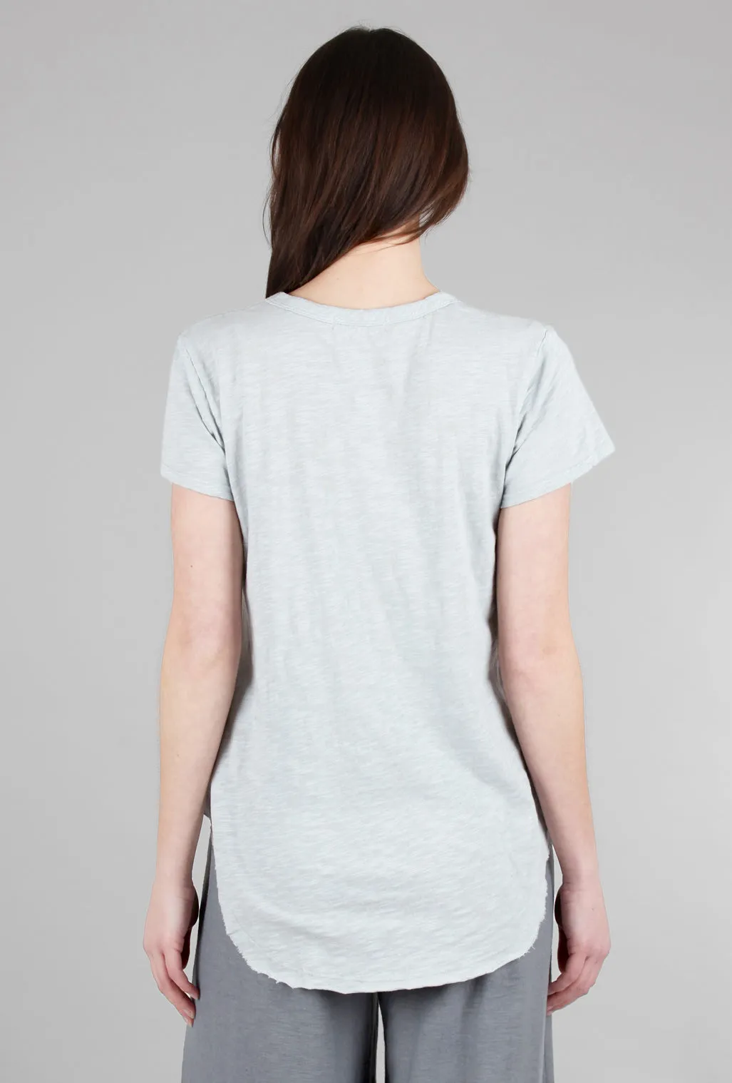 Bold Vibes Curved Hem Vee Tee, Natural Gray