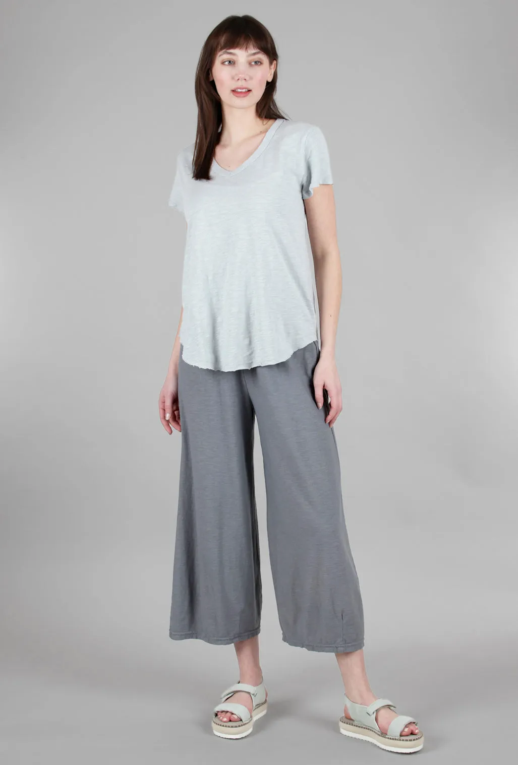 Bold Vibes Curved Hem Vee Tee, Natural Gray