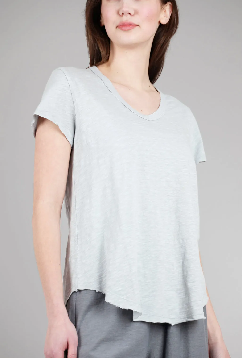 Bold Vibes Curved Hem Vee Tee, Natural Gray