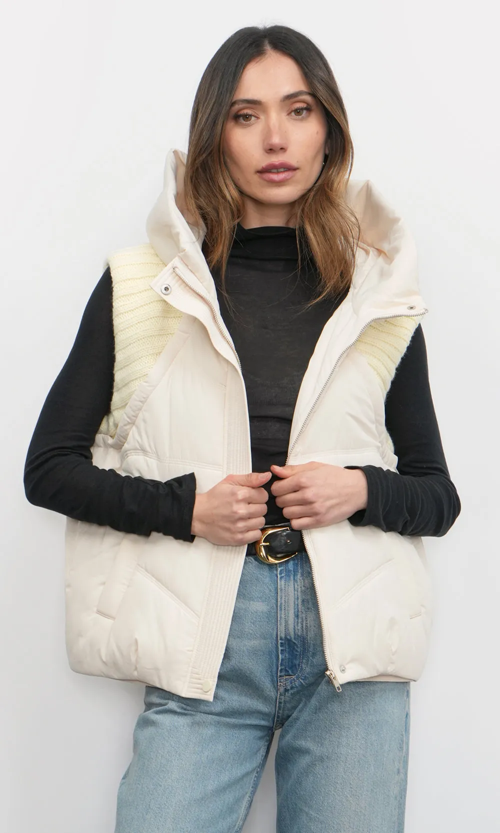 Douglas Ribbed Puffer Hooded Vest G258J1818