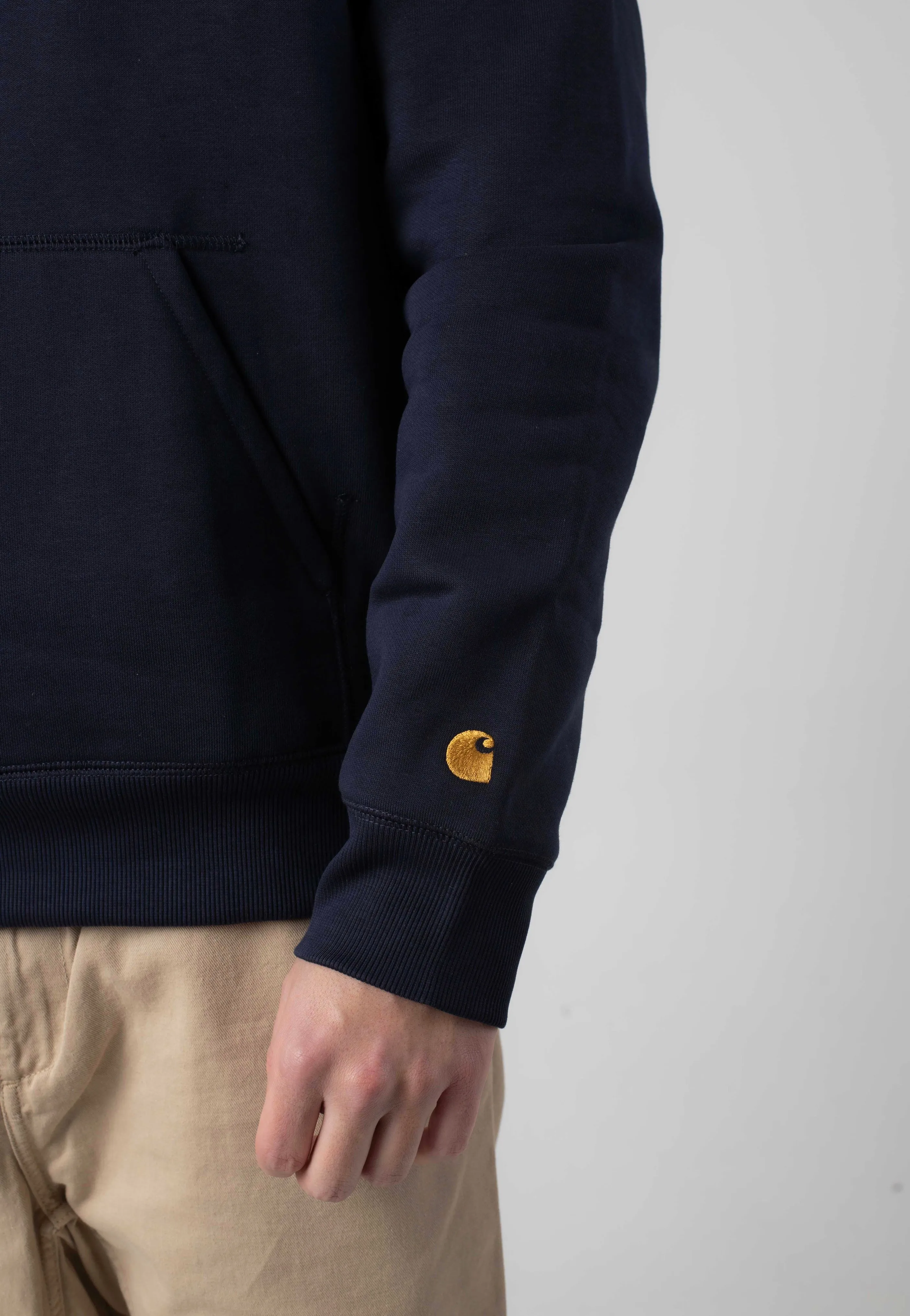 Carhartt WIP - Hooded Chase Dark Navy/Gold - Hoodie Influencer Pick