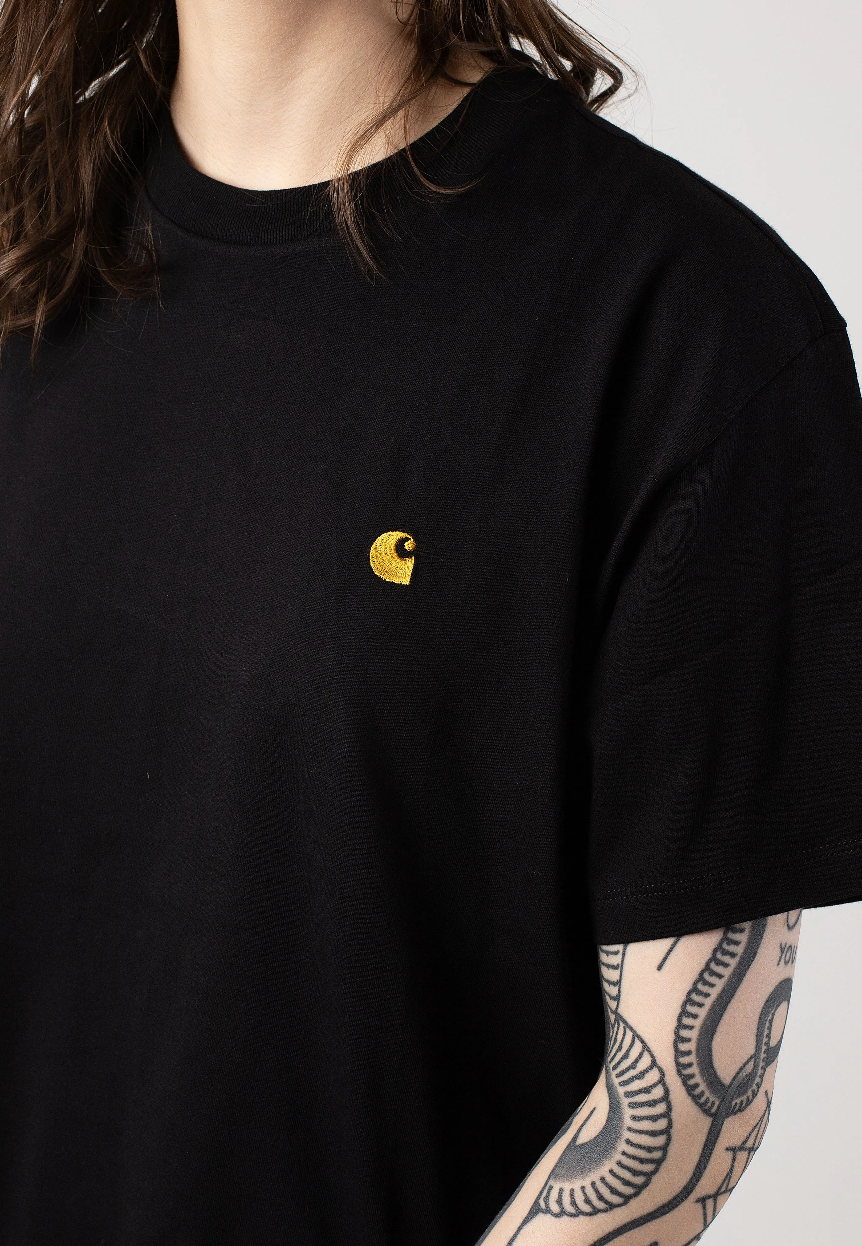 Carhartt WIP - W' Chase Black / Gold - T-Shirt Fashion and function