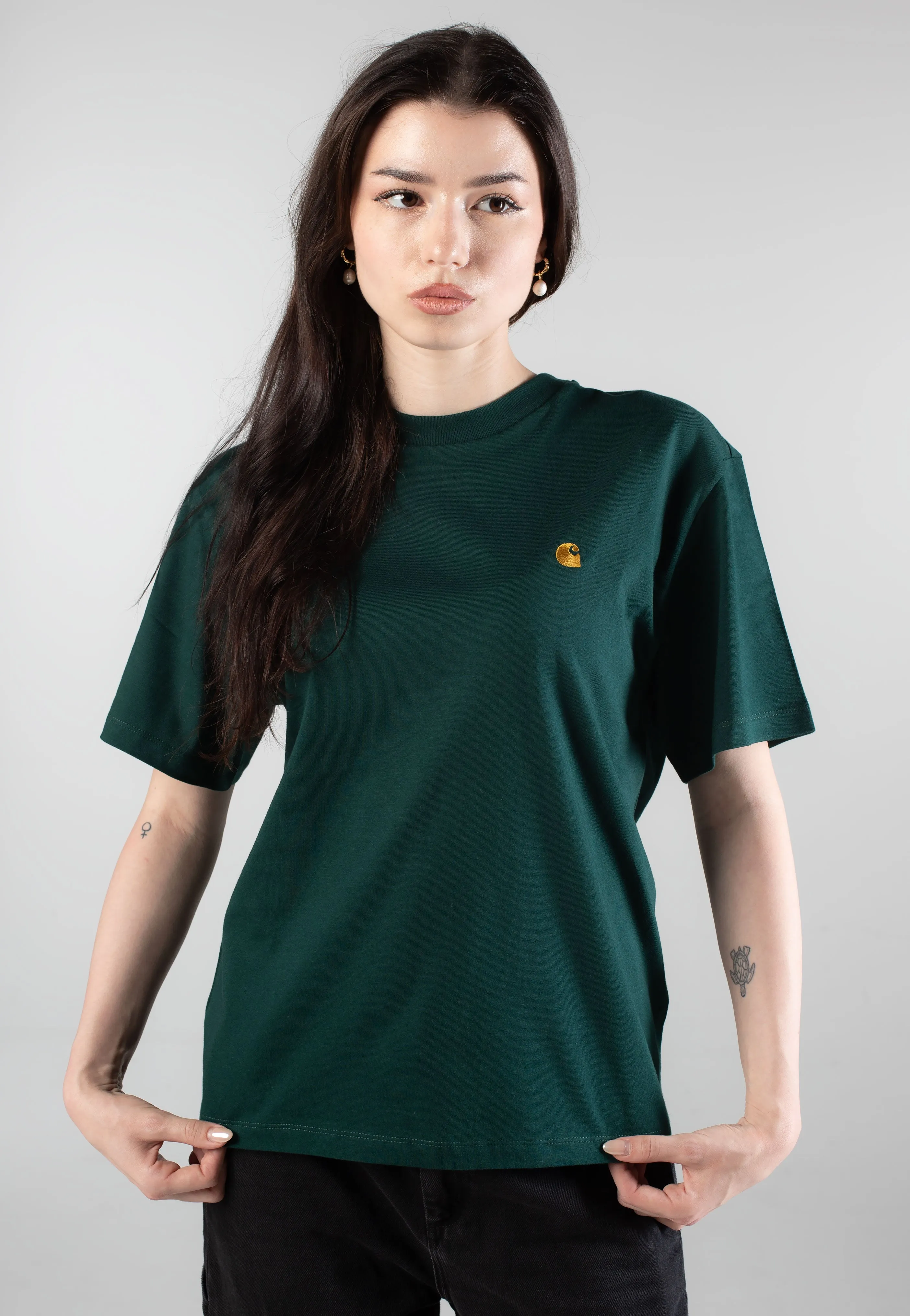 Carhartt WIP - W' Chase Dark Fir/Gold - T-Shirt Bold colors
