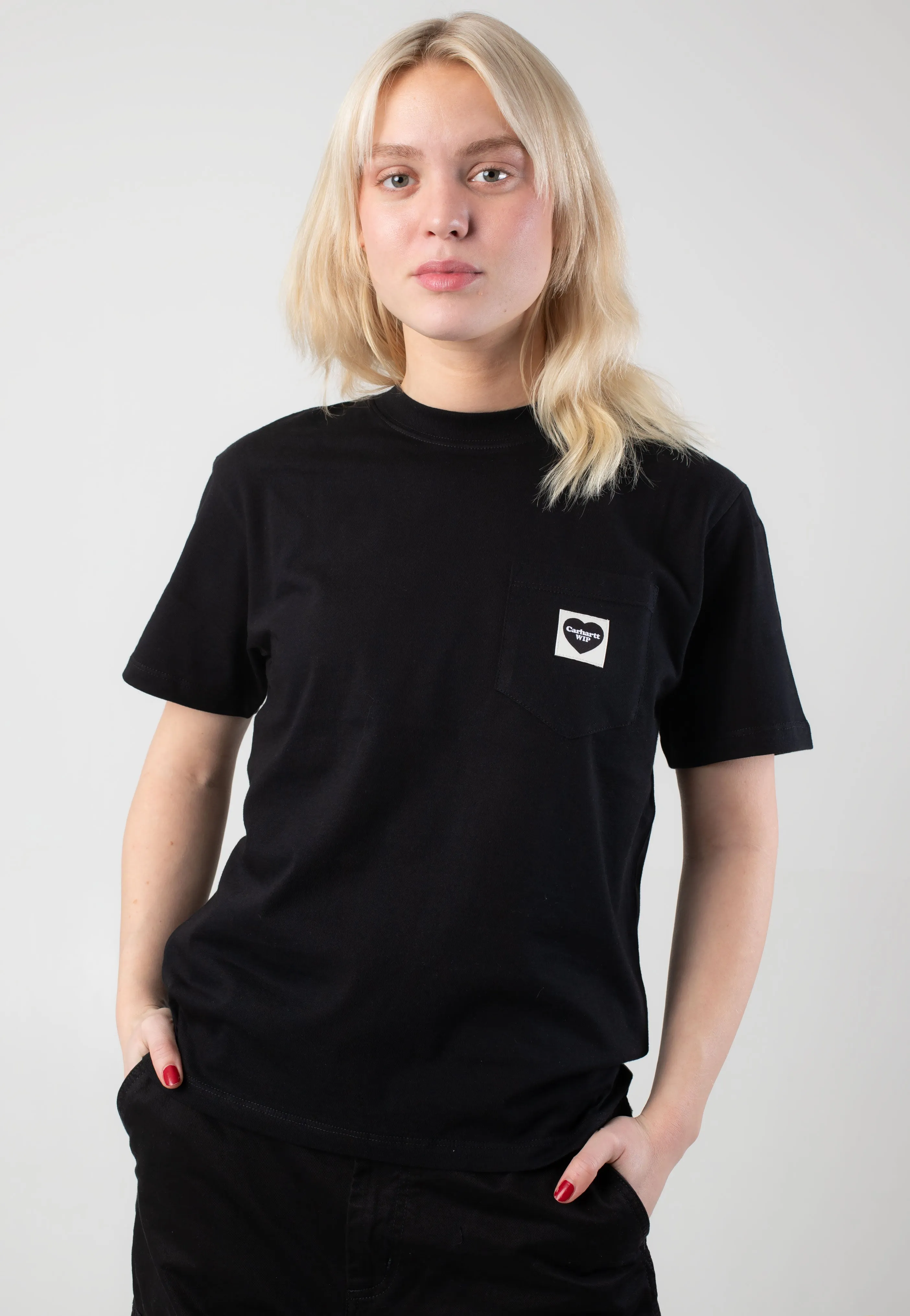 Minimal Outfit Street Outfit Carhartt WIP - W' Pocket Heart Black/Black - T-Shirt