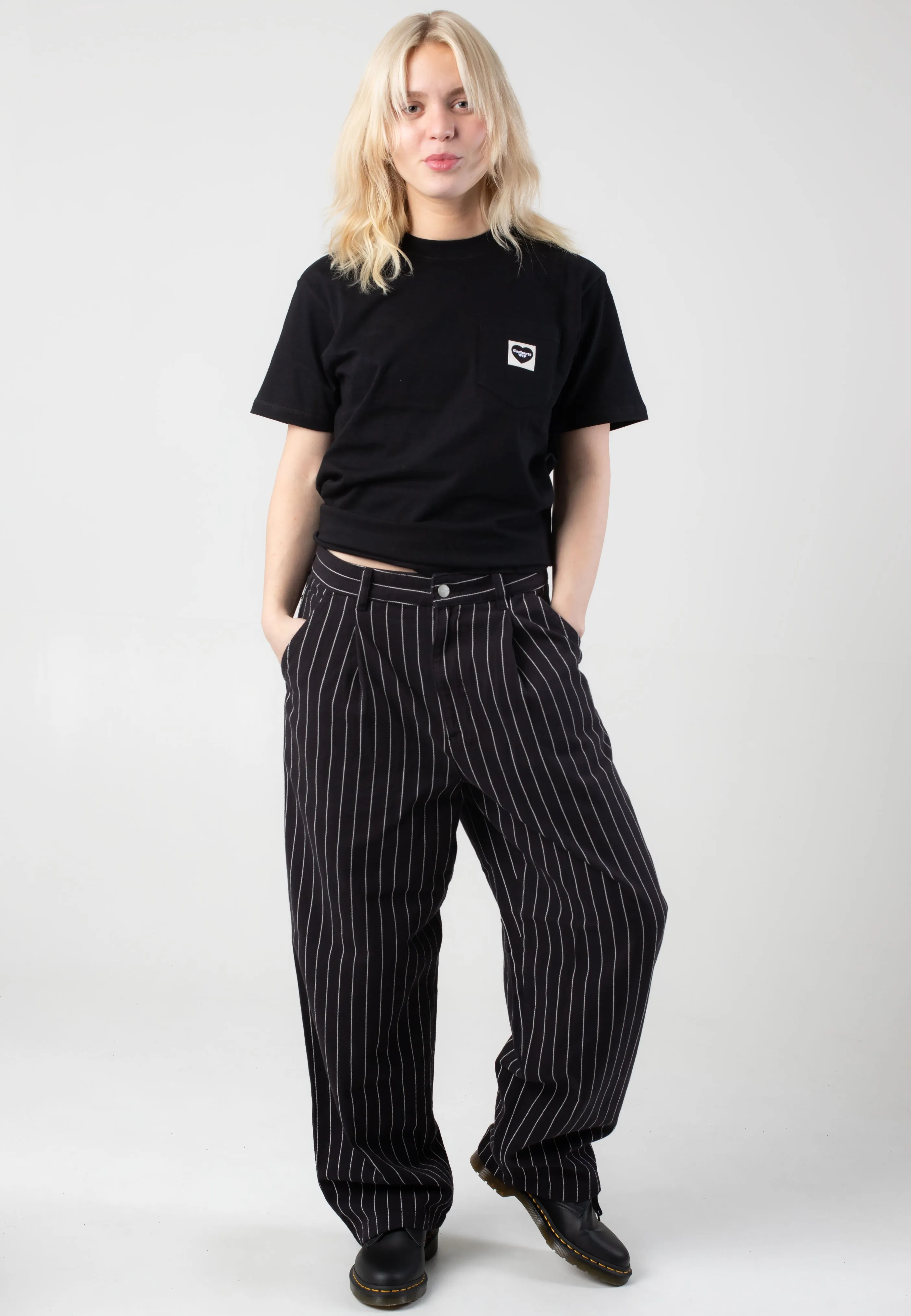 Carhartt WIP - W' Pocket Heart Black/Black - T-Shirt Fresh Look