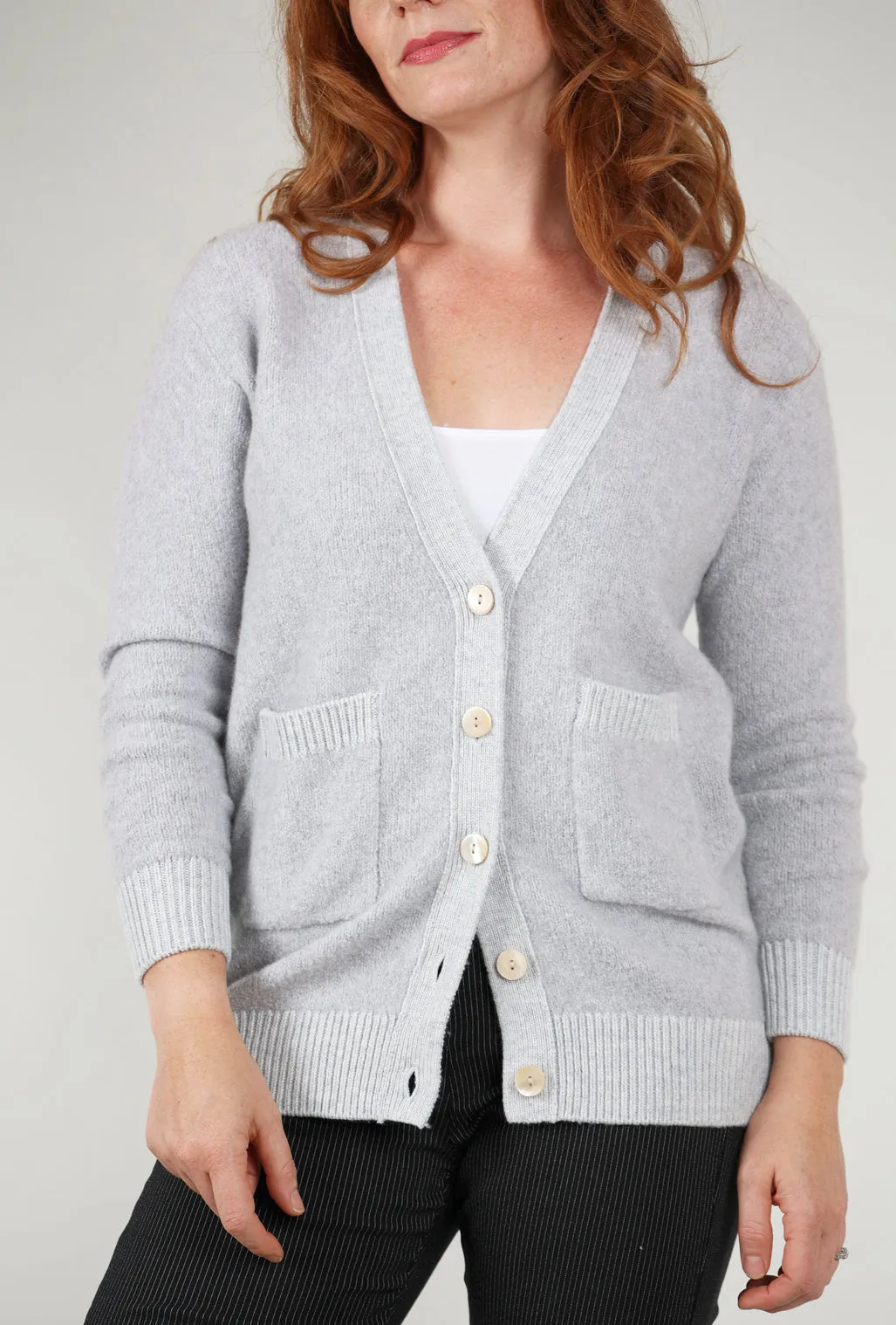 Cashmere Boucle Boyfriend Cardie, Argento Gray Travel Ready