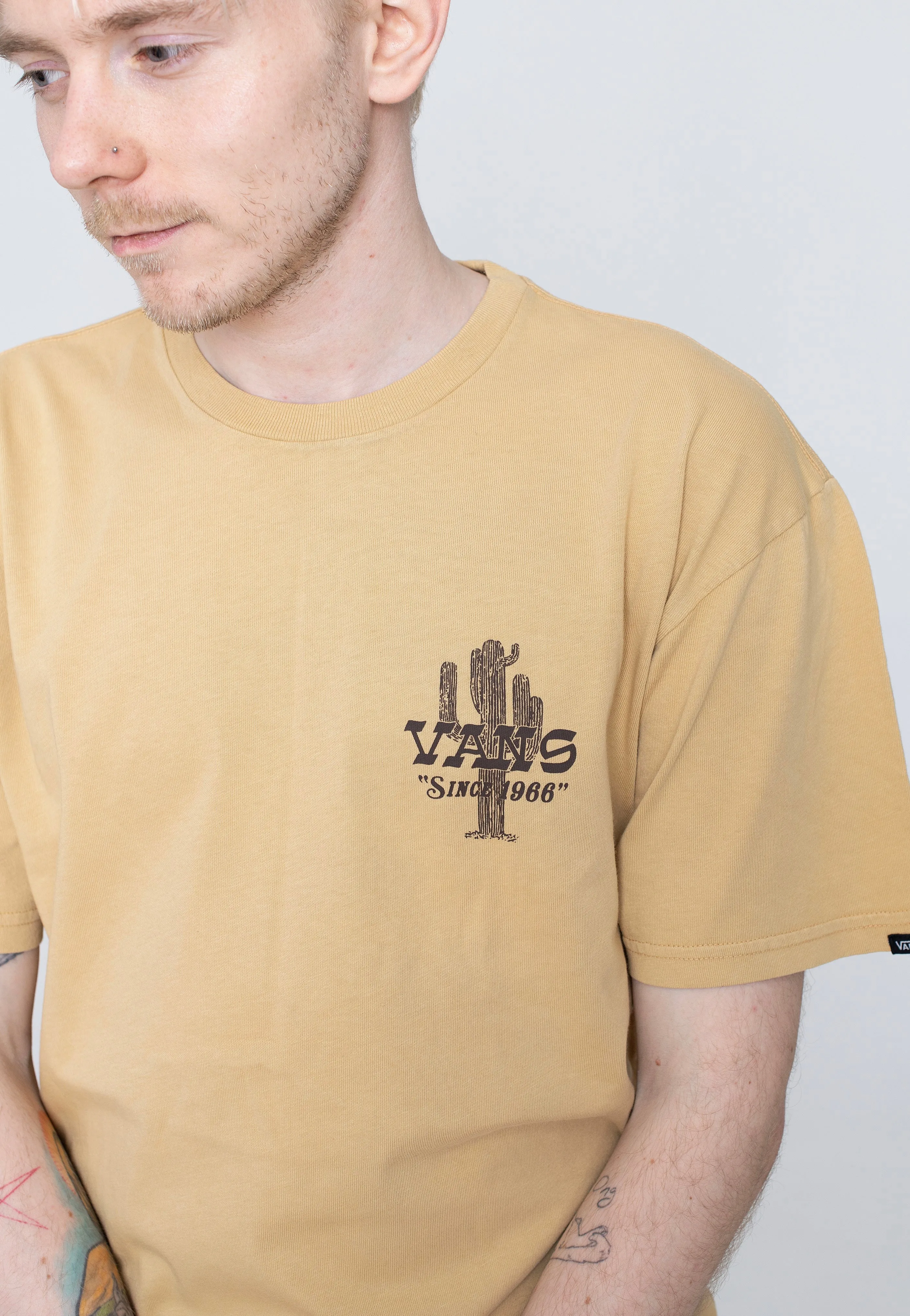 Casual Fit Vans - On The Road Overdye Taos Taupe - T-Shirt