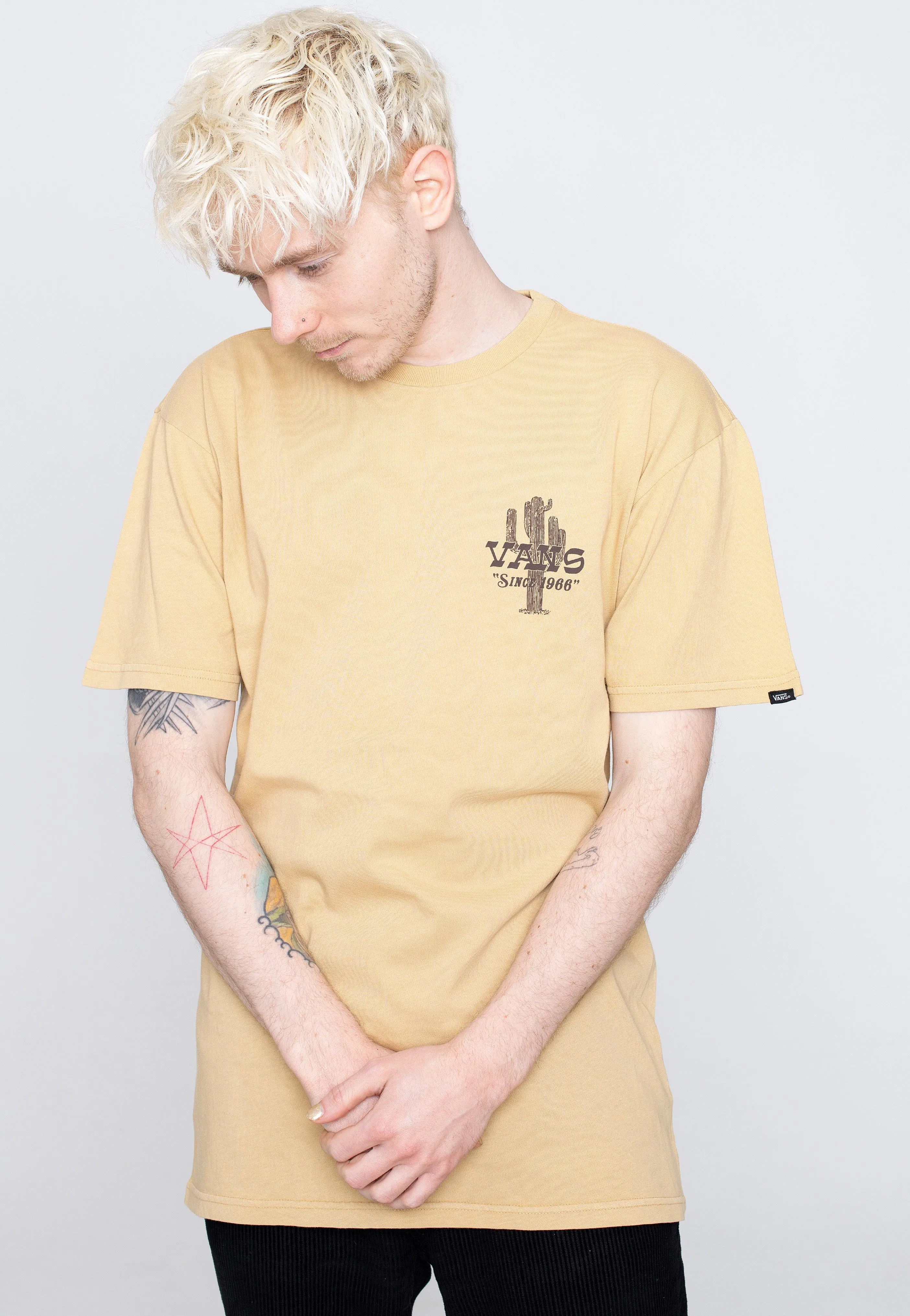 Loose fitting comfort Vans - On The Road Overdye Taos Taupe - T-Shirt