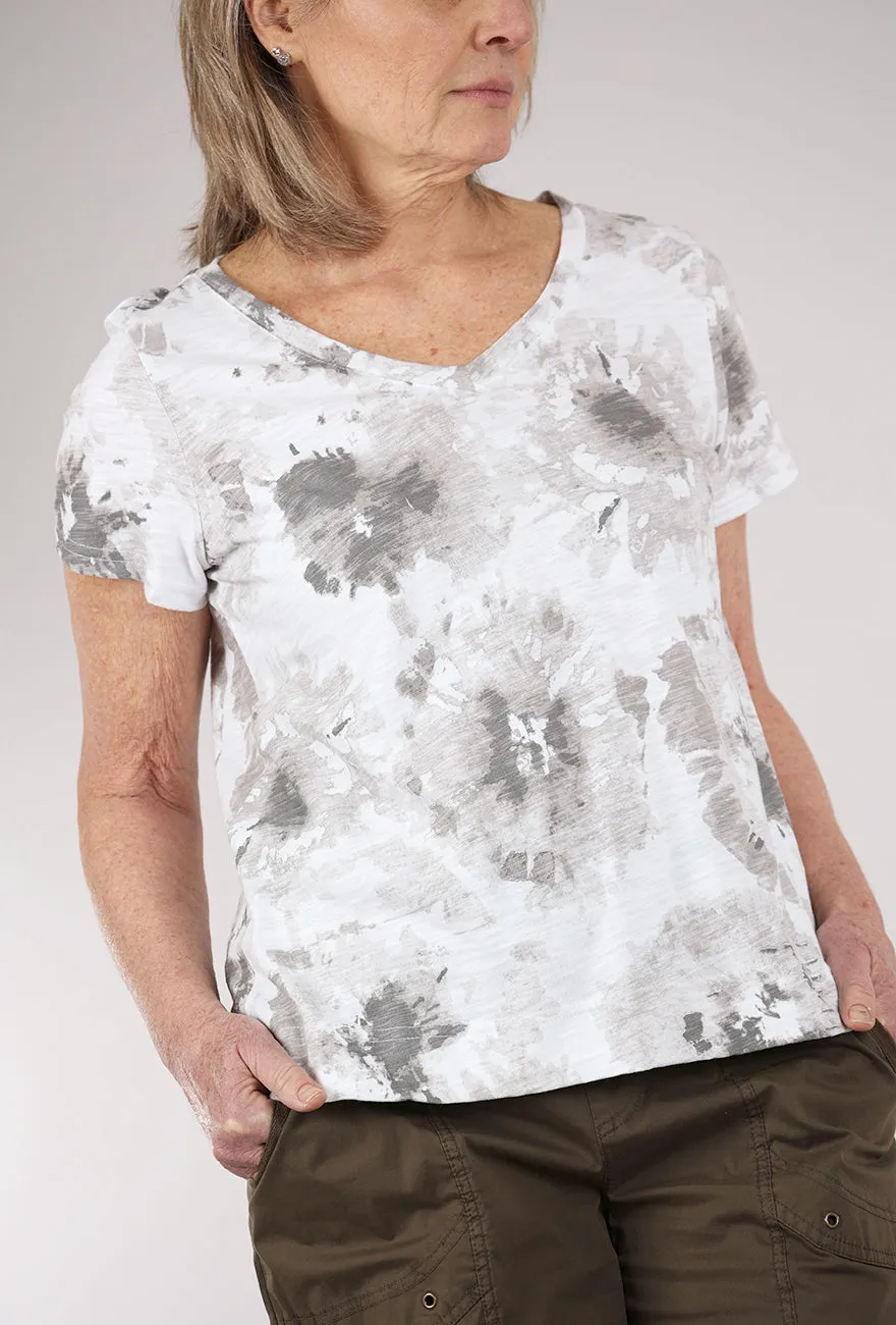Chic and trendy Sunburst Cotton Vee Tee, Fog