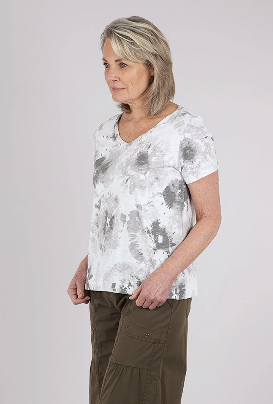Chic and trendy Sunburst Cotton Vee Tee, Fog