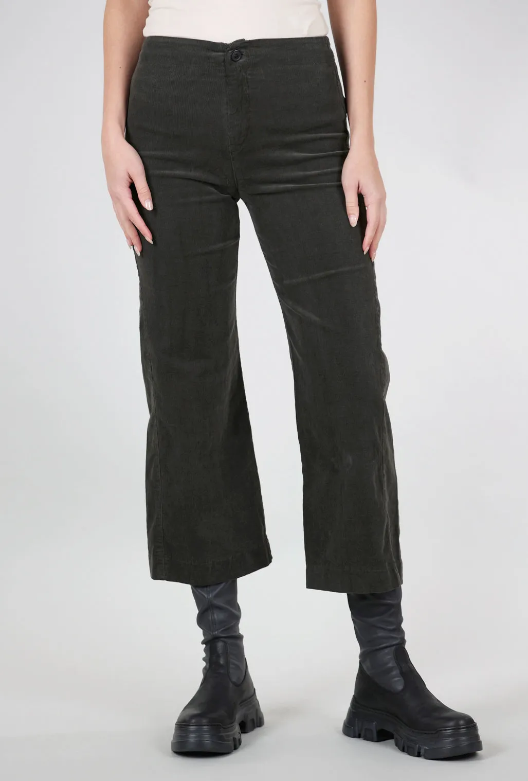 Hidden pockets Core Cut Knack Cords, Dark Olive