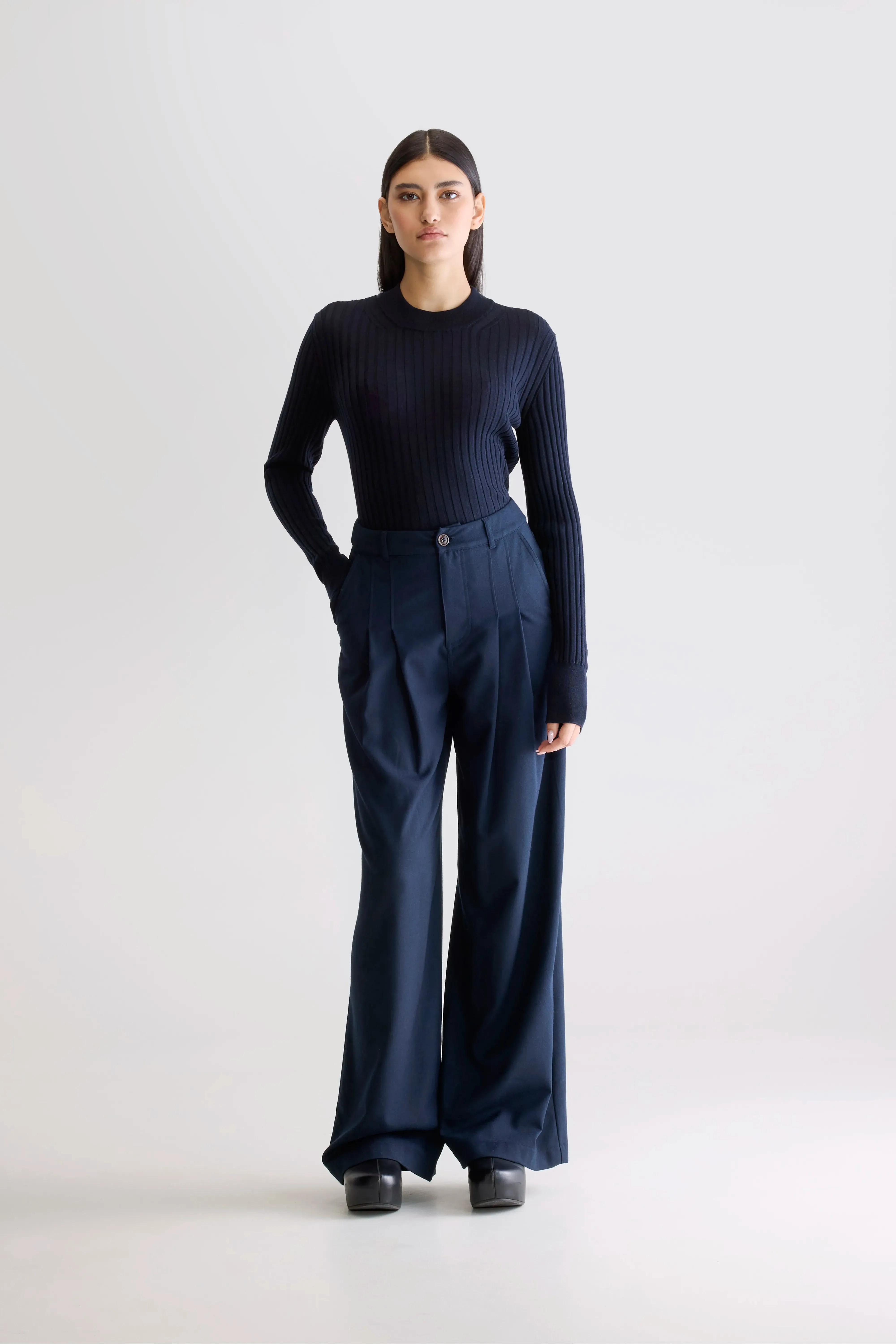 Clean Lines Sixtine tailored trousers (252 / W / NAVY)
