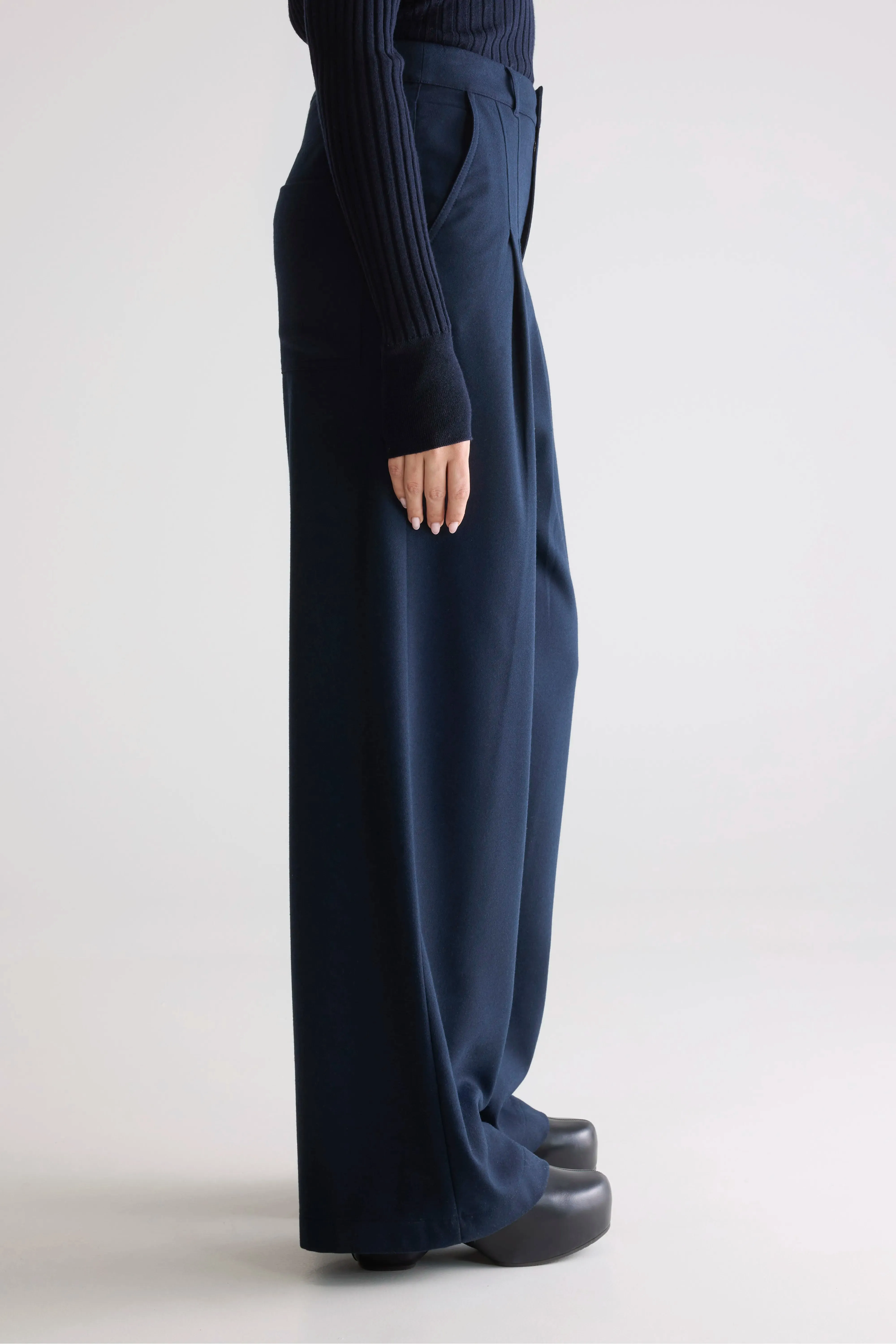 Clean Lines Sixtine tailored trousers (252 / W / NAVY)