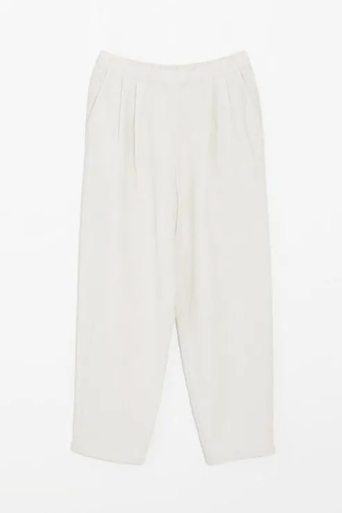 Closet Essential Fall Comfort Ecru Tuck Pants