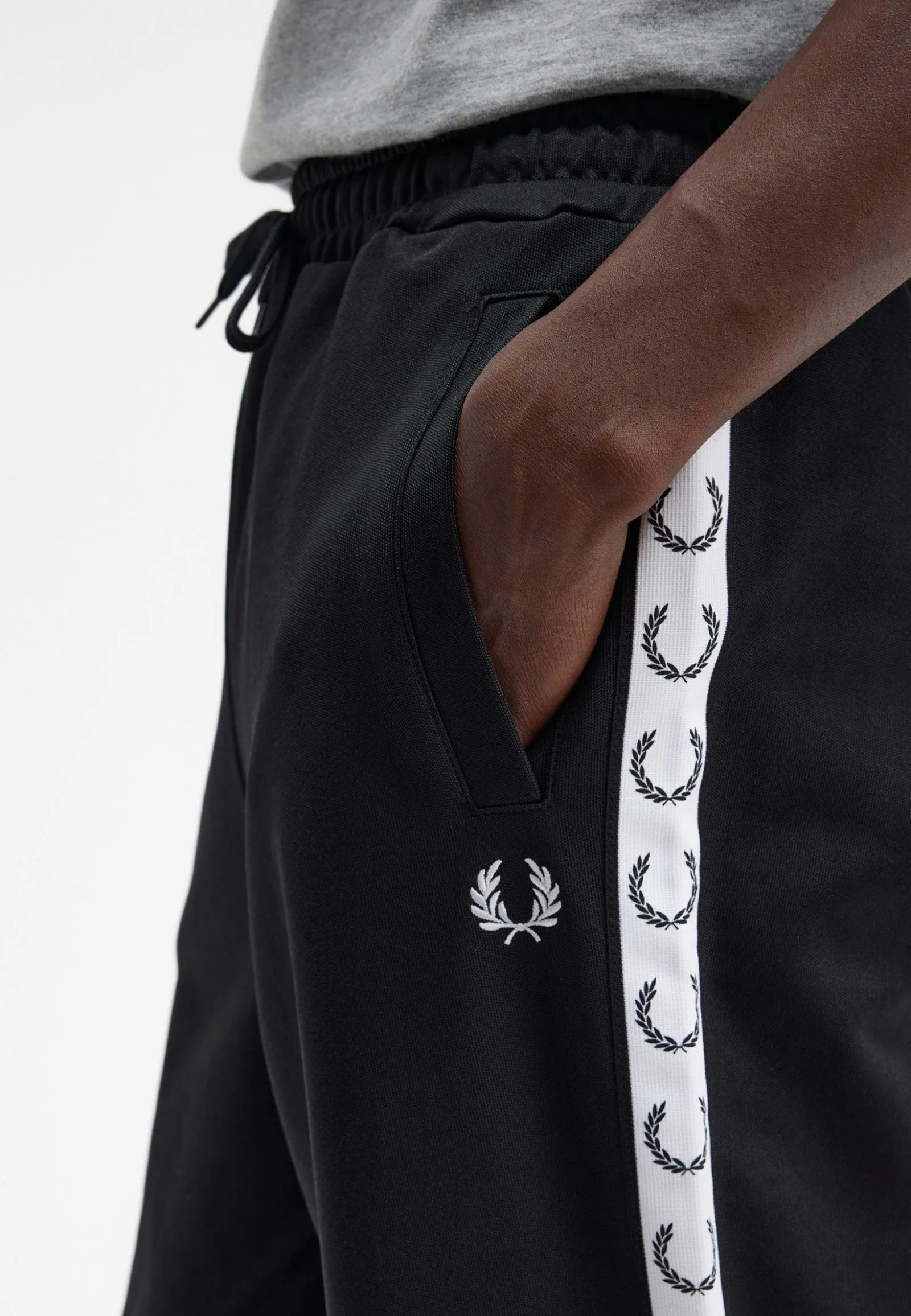 Comfortable Cut Fred Perry - Taped Black - Pants