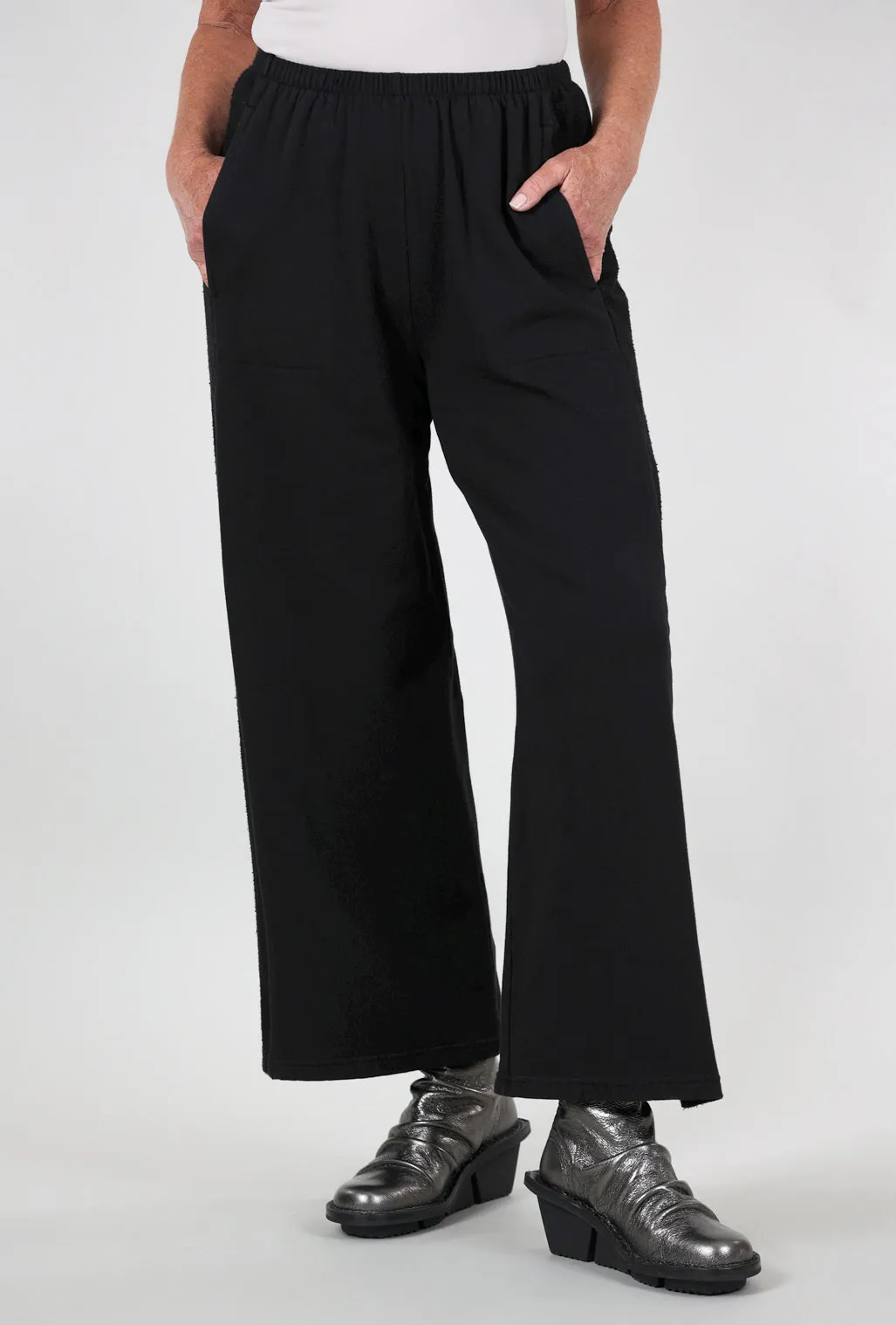 Functional Fit Cropped hem Contrast-Inset Fleece Pant, Black