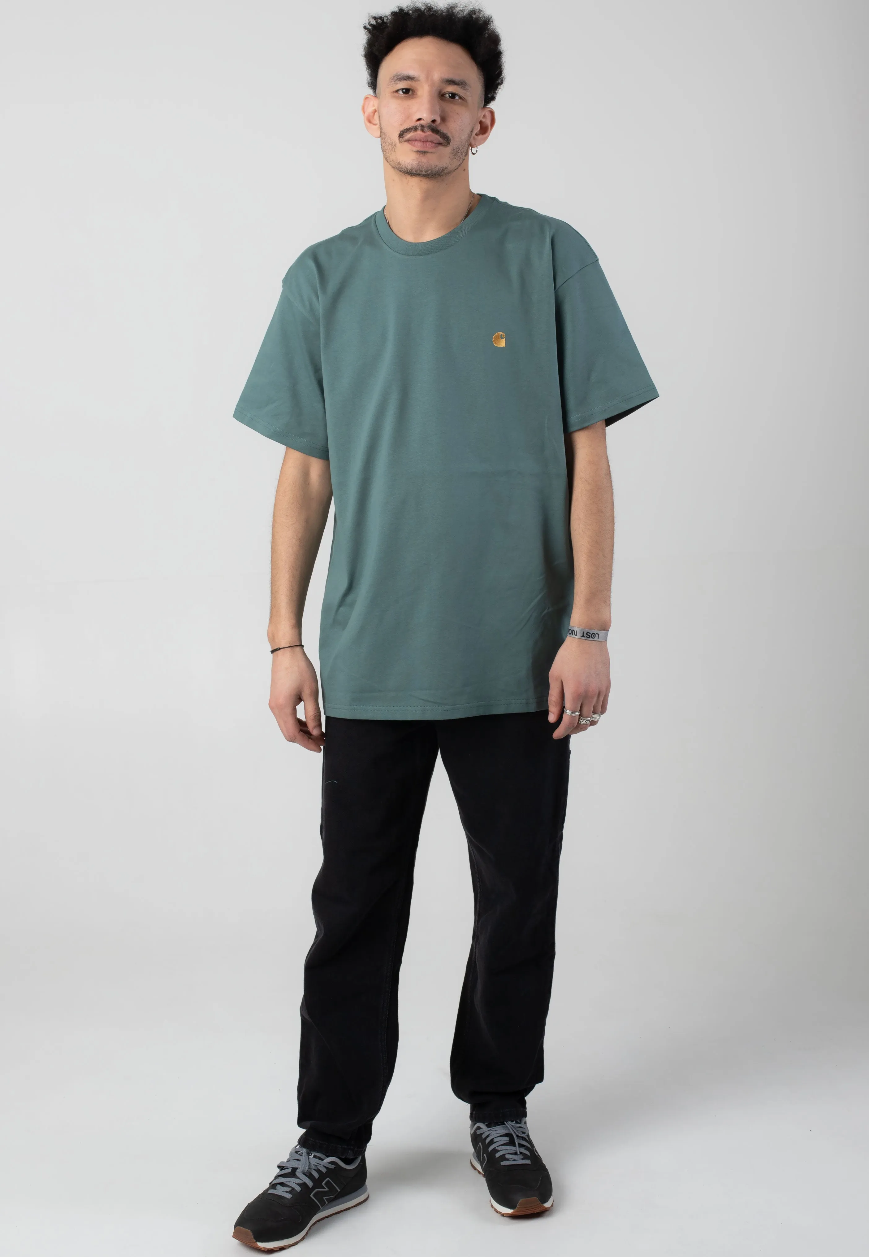 Carhartt WIP - Chase Silver Pine/Gold - T-Shirt hypoallergenic Cashmere combination