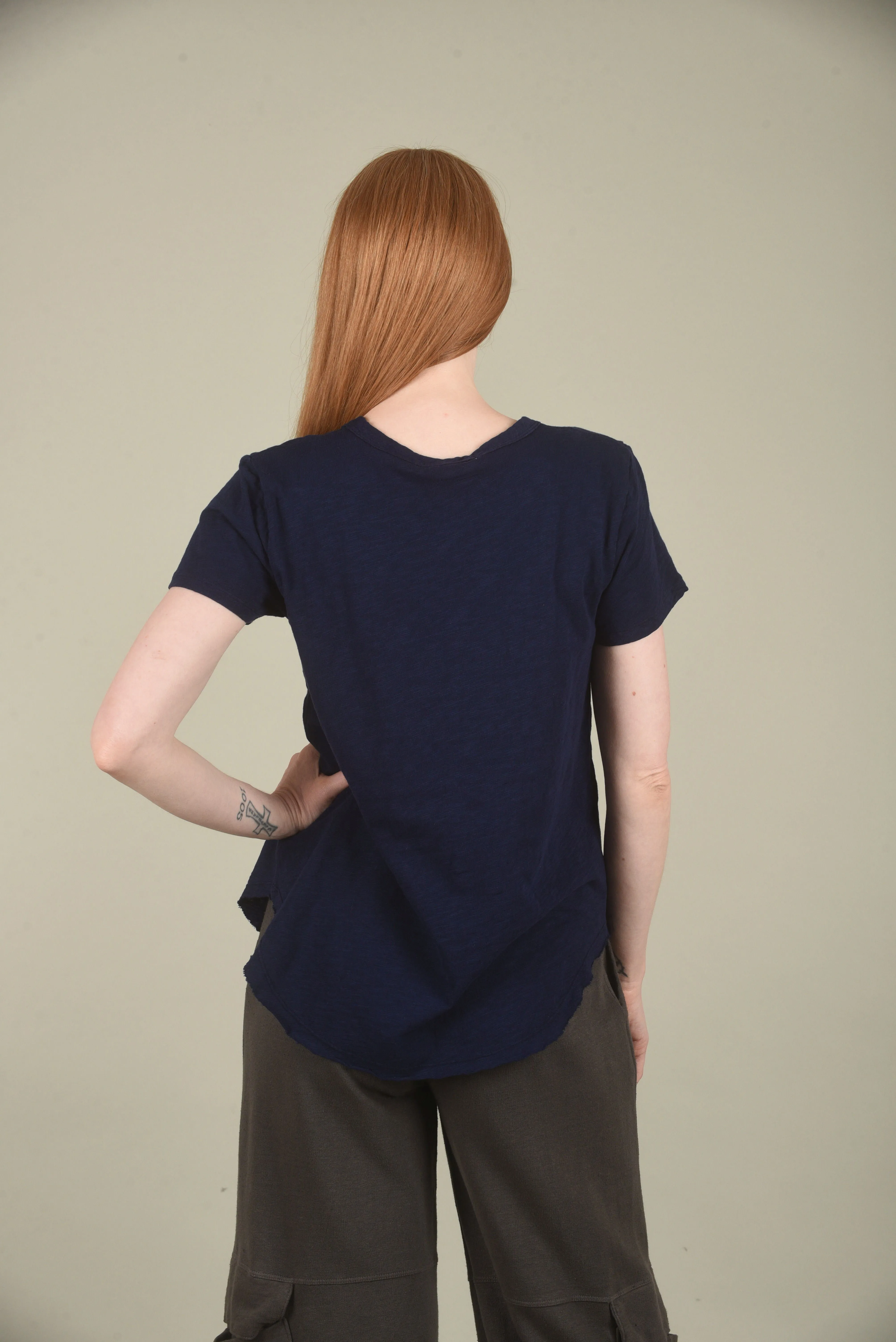 Crewneck Curve Hem Vee Tee, Navy Licorice Two-tone looks