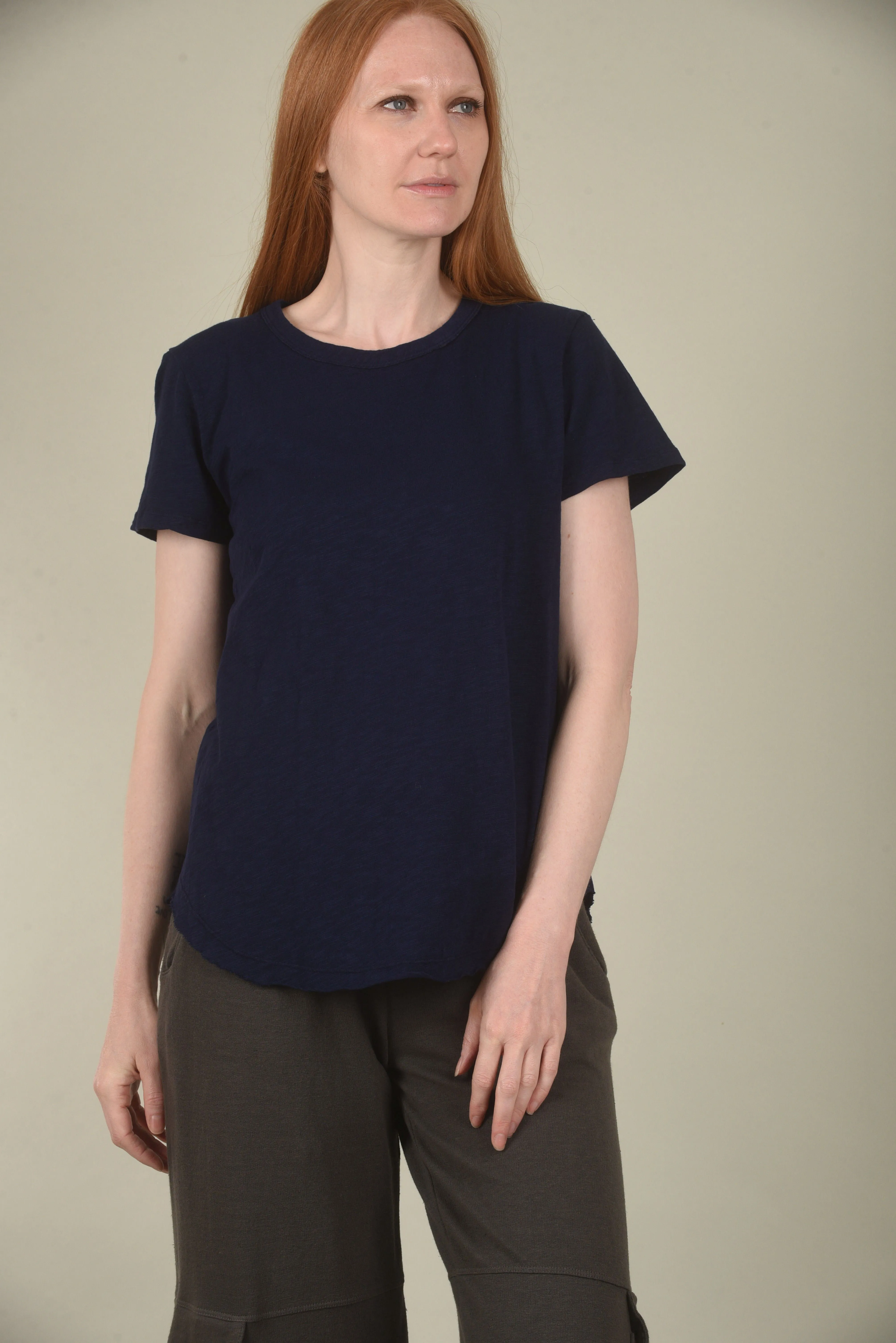Crewneck Curve Hem Vee Tee, Navy Licorice Two-tone looks