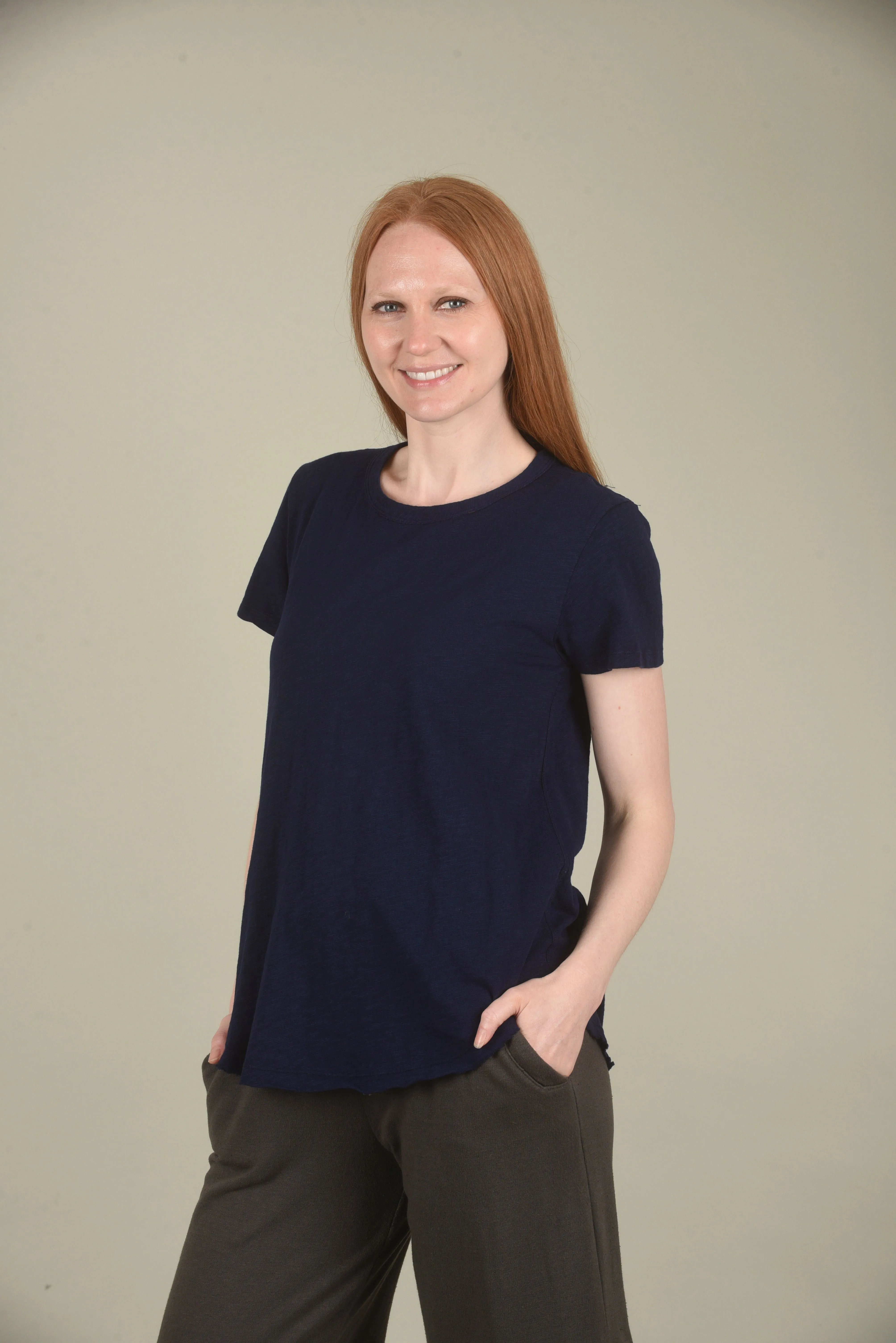 Crewneck Curve Hem Vee Tee, Navy Licorice Two-tone looks