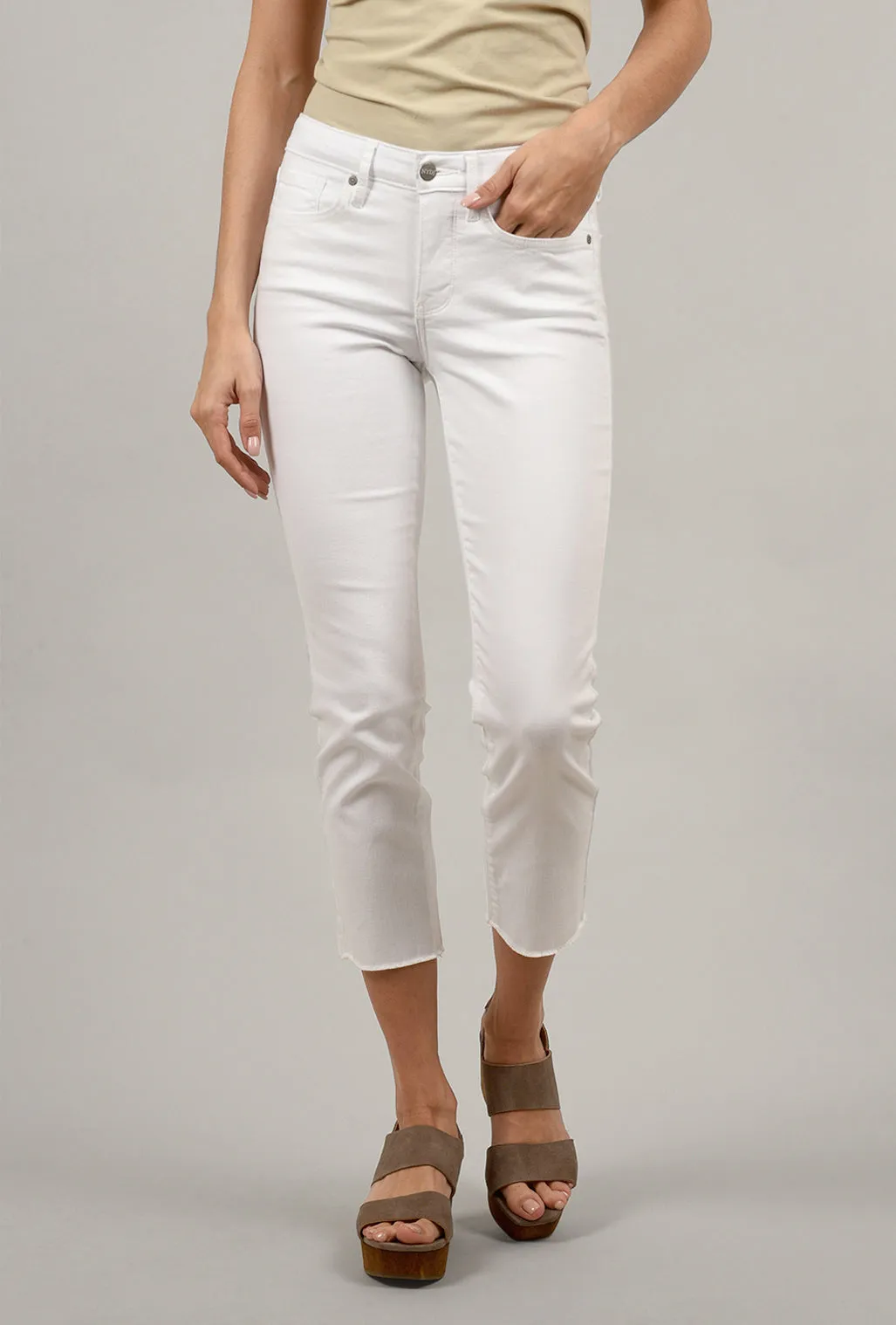 Sheri Ankle Fray, Optic White Versatile Design