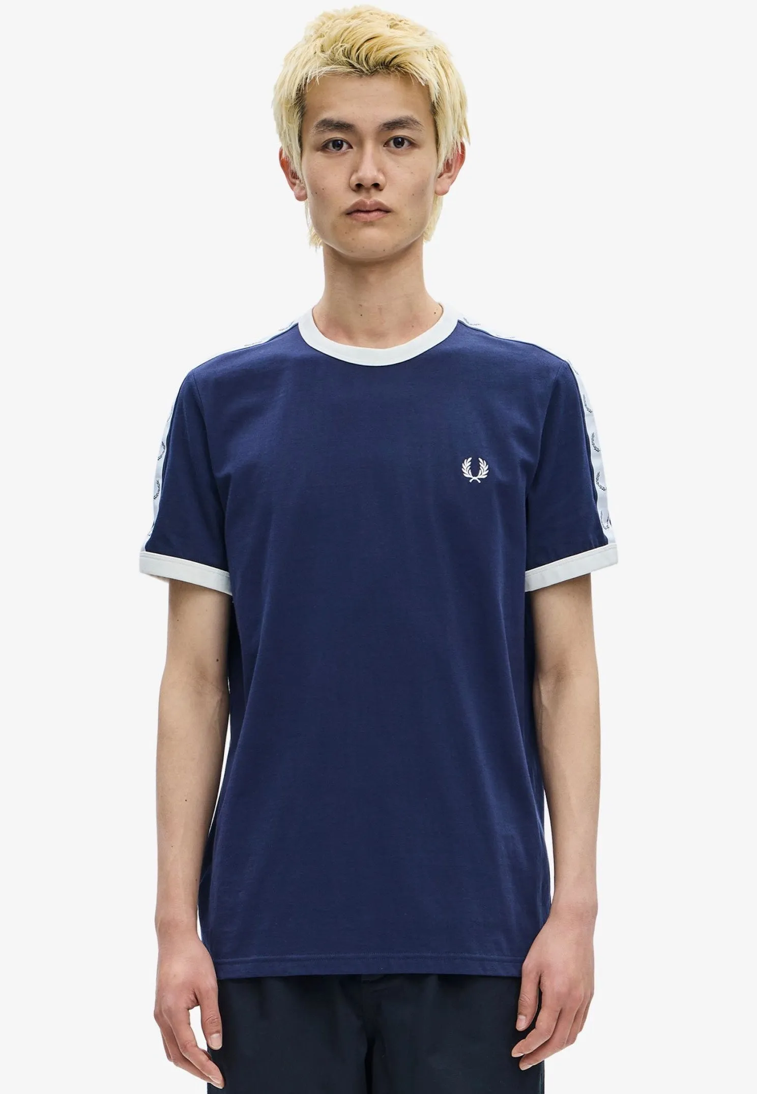 Daily Style Trend Evergreen Fred Perry - Taped Ringer Carbon Blue - T-Shirt