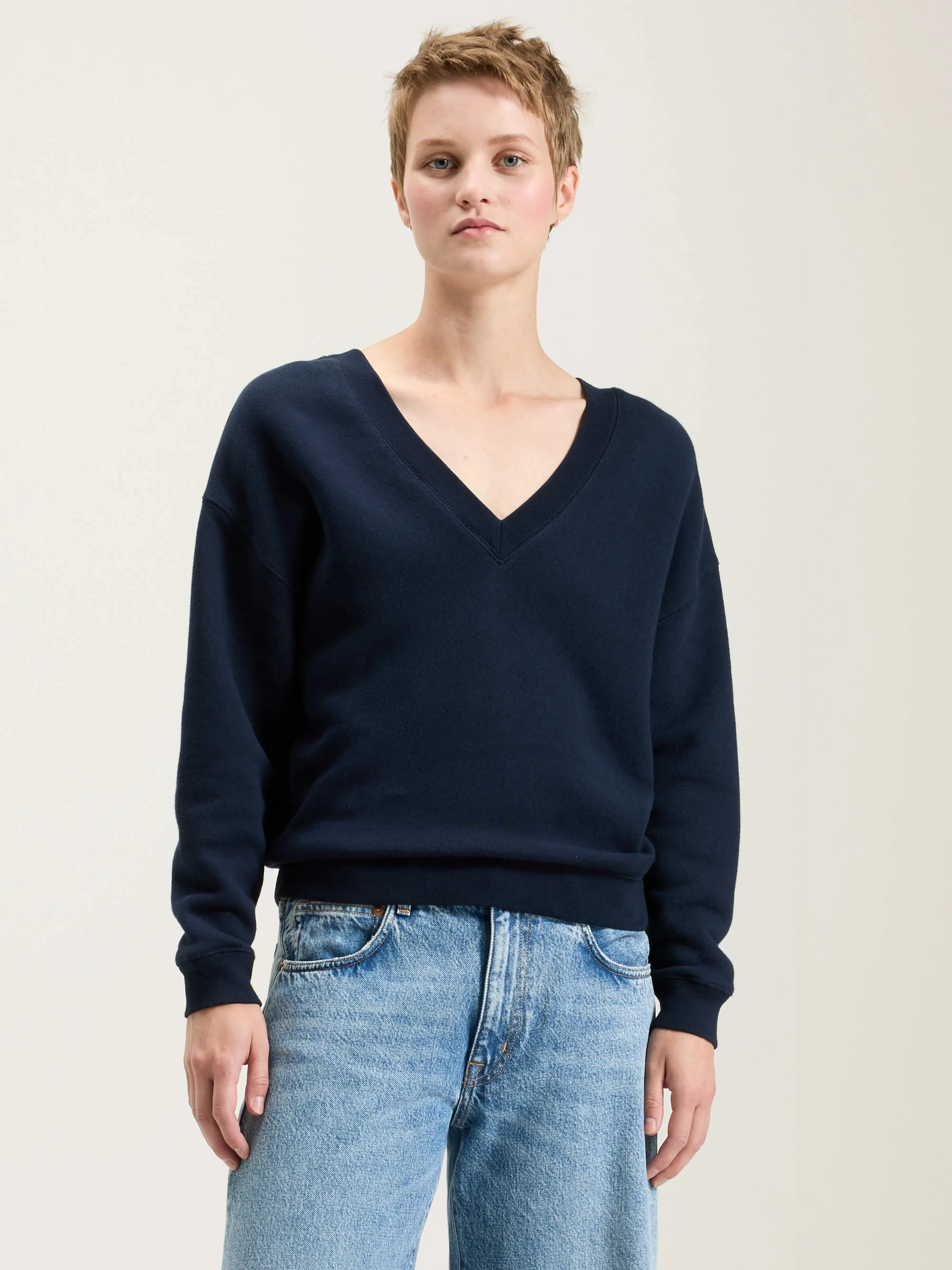 Drop Hem Fellow v-neck sweatshirt (242 / W / NAVY)