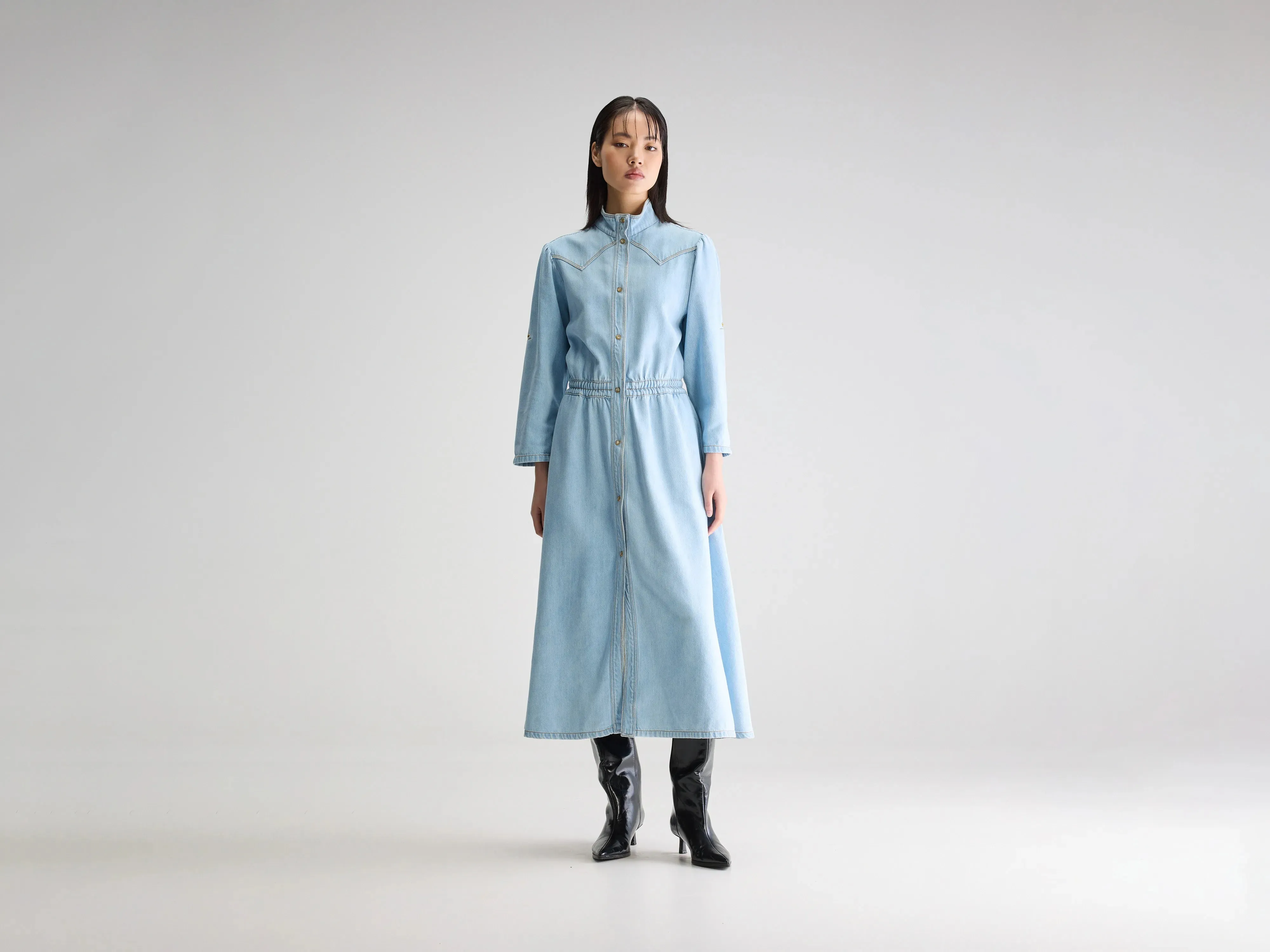 Pakita denim midi dress (251 / W / LT BLUE BLEACH) Classic Flow Statement Neck