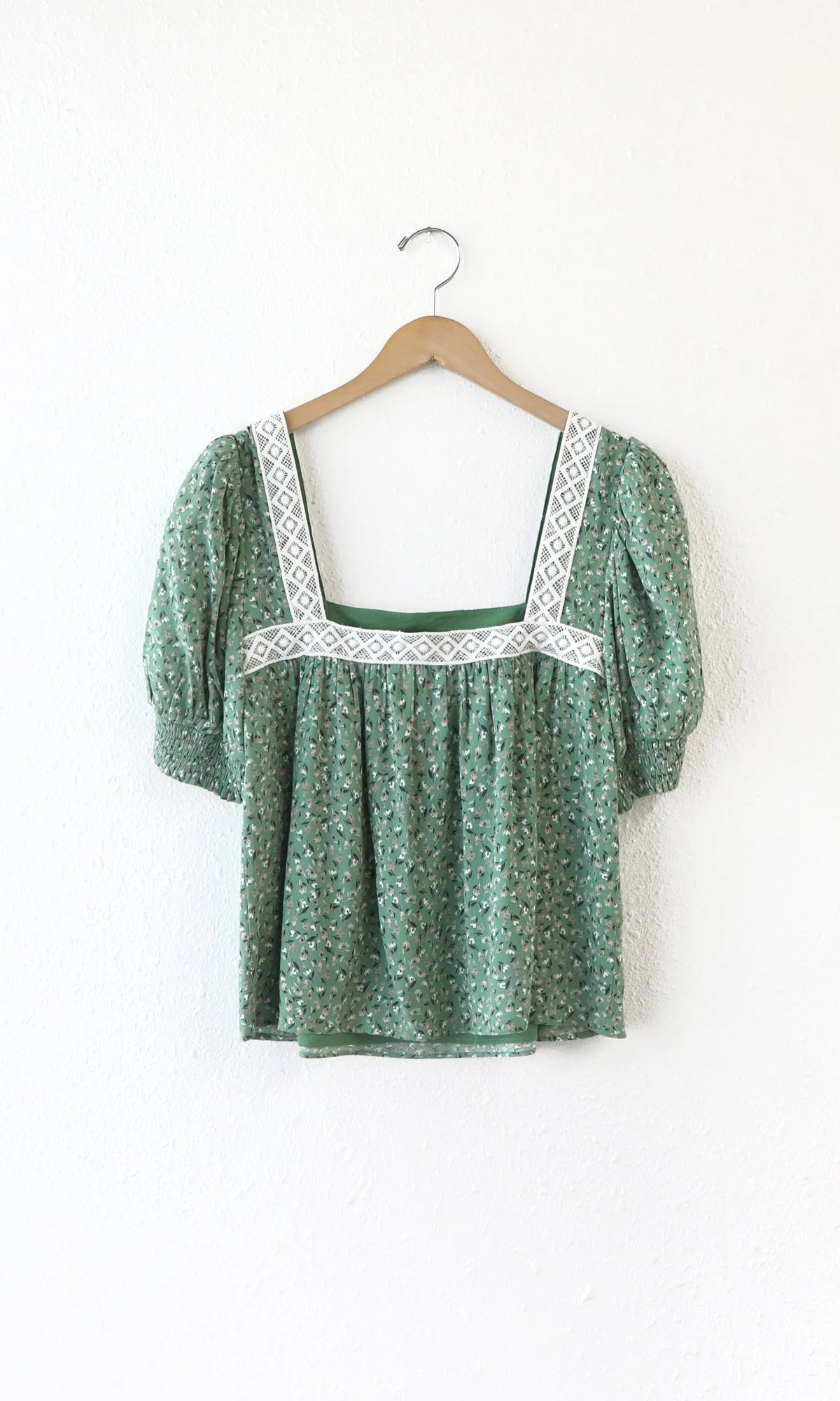 Elegant Fabrics Kelly Lace Trim Floral Top