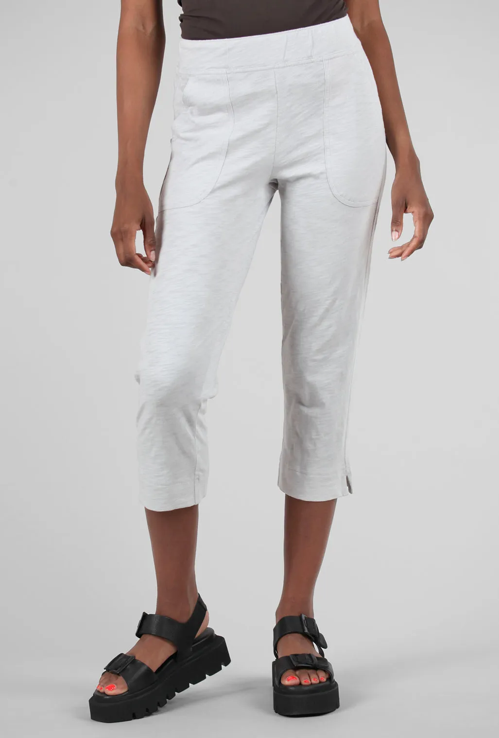Transitional Style slim fit Cotton Slub Pocket Capri, Dune