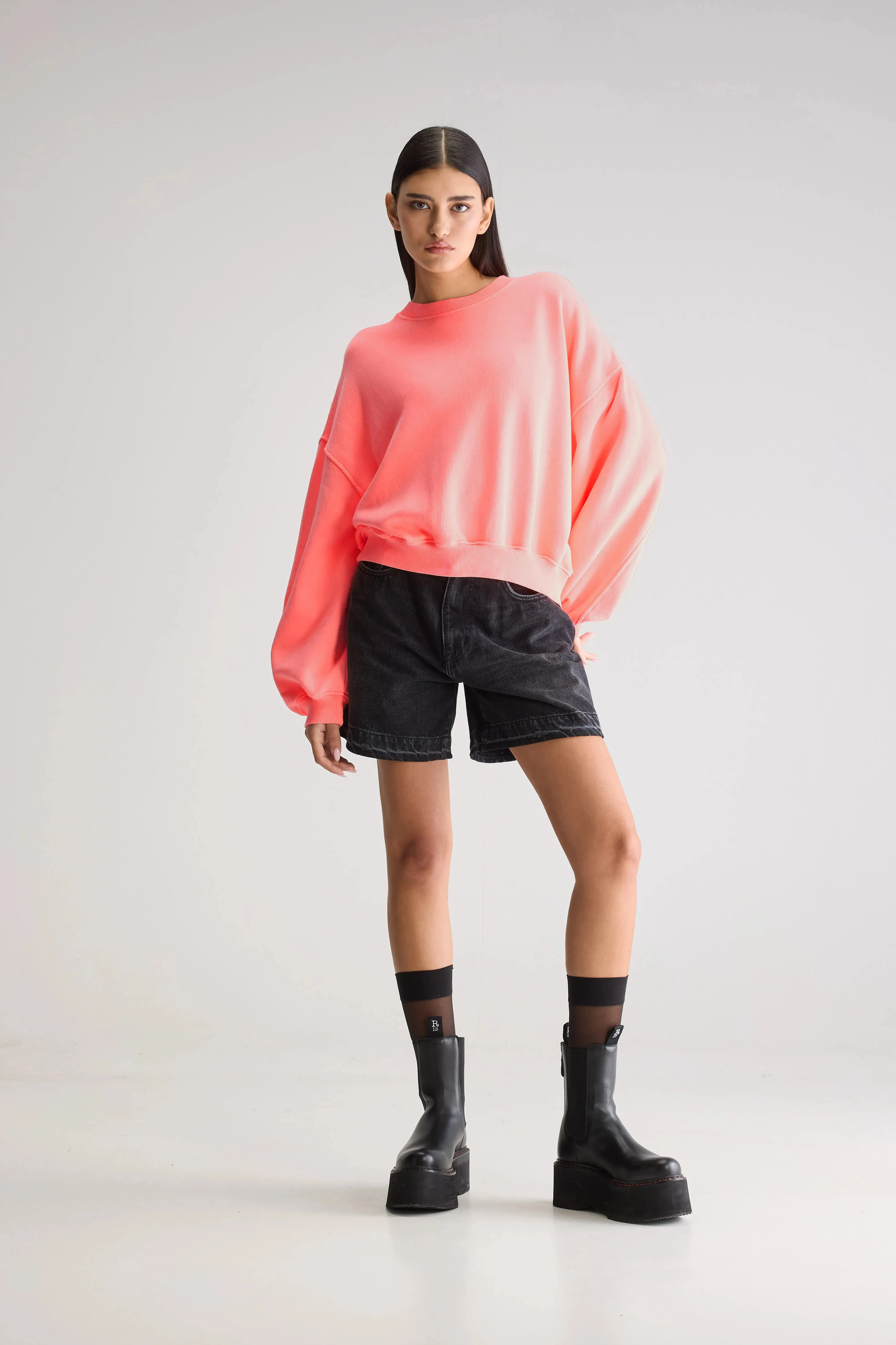 Fancy cropped sweatshirt (251 / W / EXOTIC WASH) Waist flattering