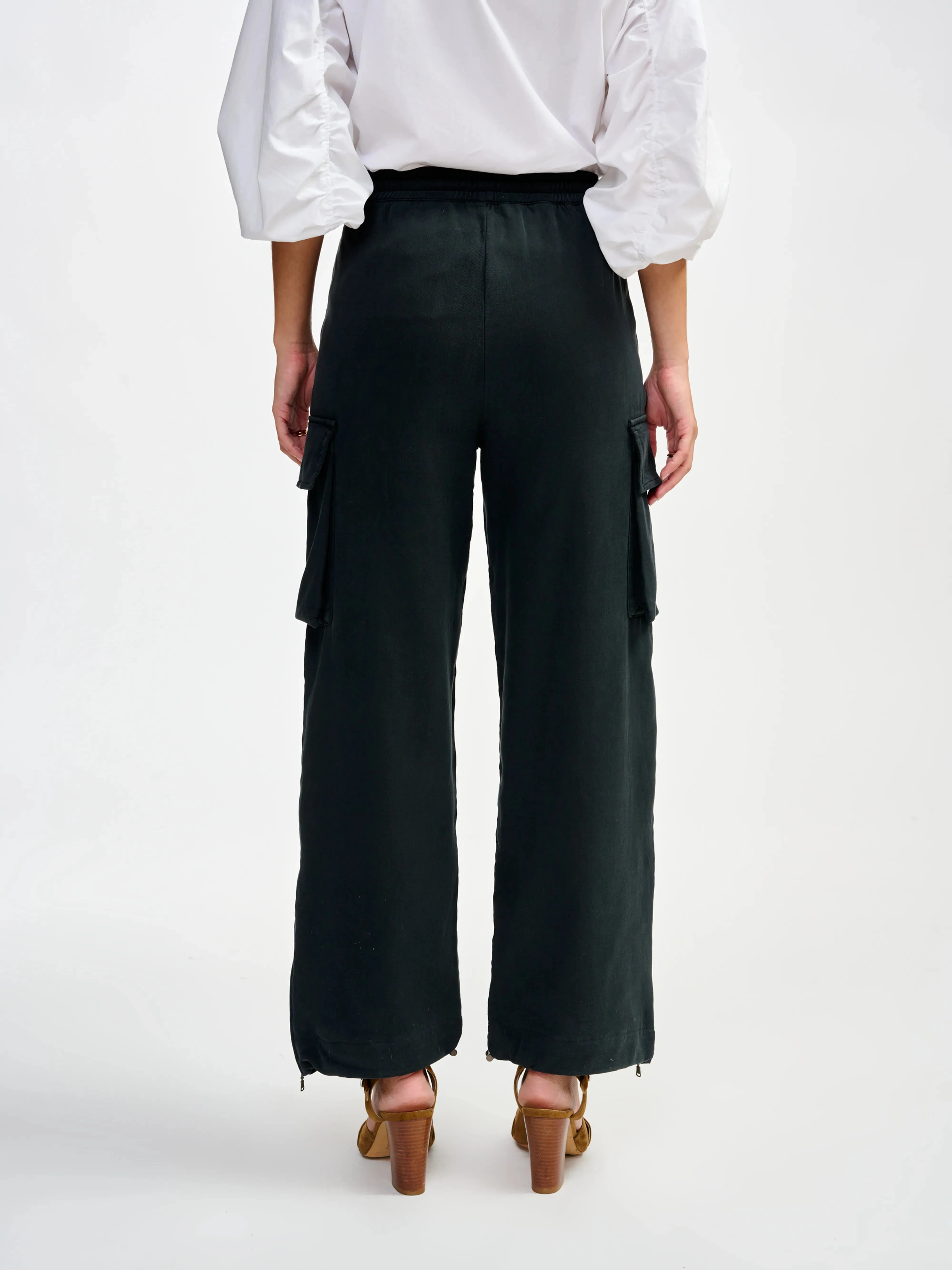 farro trousers (241 / W / BLACK BEAUTY) Daily Comfort