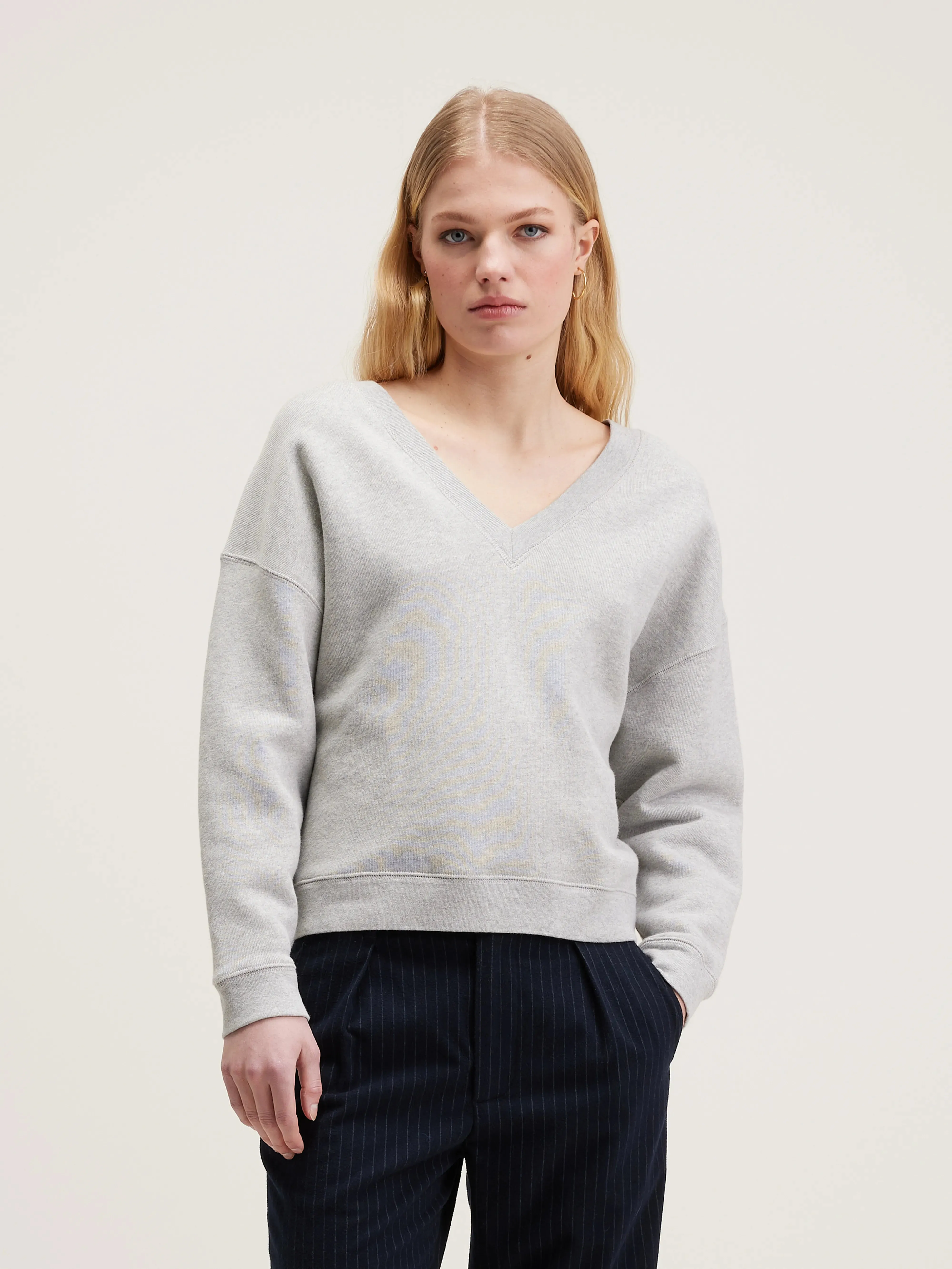 Fellow v-neck sweatshirt (242 / W / H. GREY) Relaxed Neck
