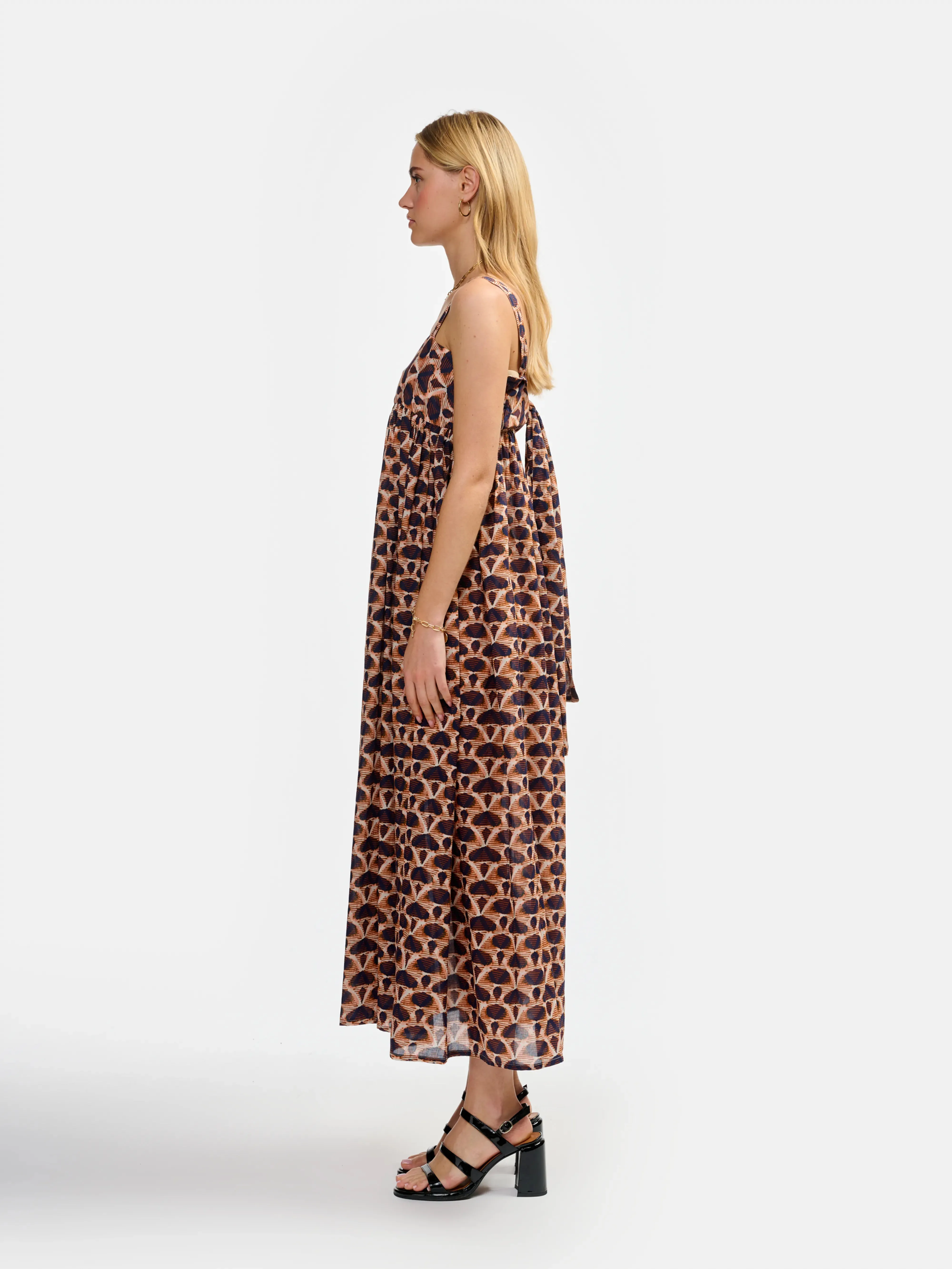 feminine silhouette parma dress (241 / W / DISPLAY F)