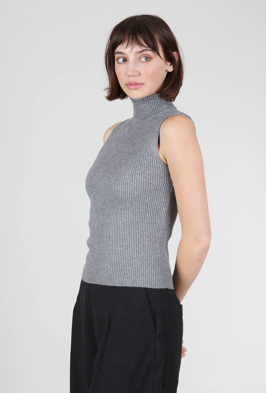 Flattering Fit Jennifer S/L Ribbed Mockneck, Charcoal