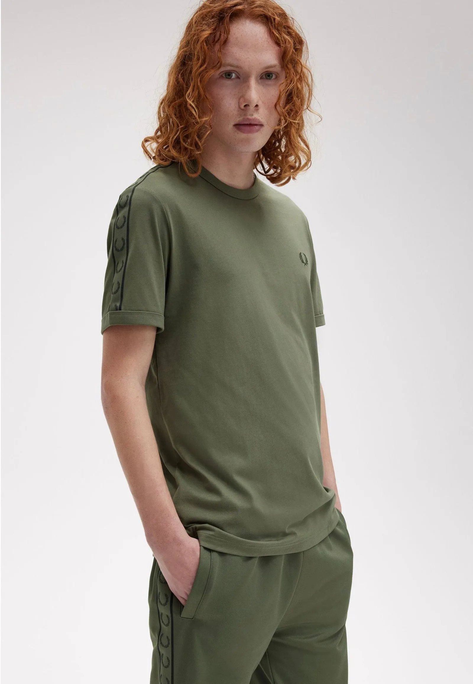 Fred Perry - Contrast Tape Ringer Laurel Wreath Green/Night Green - T-Shirt Cool Outfit