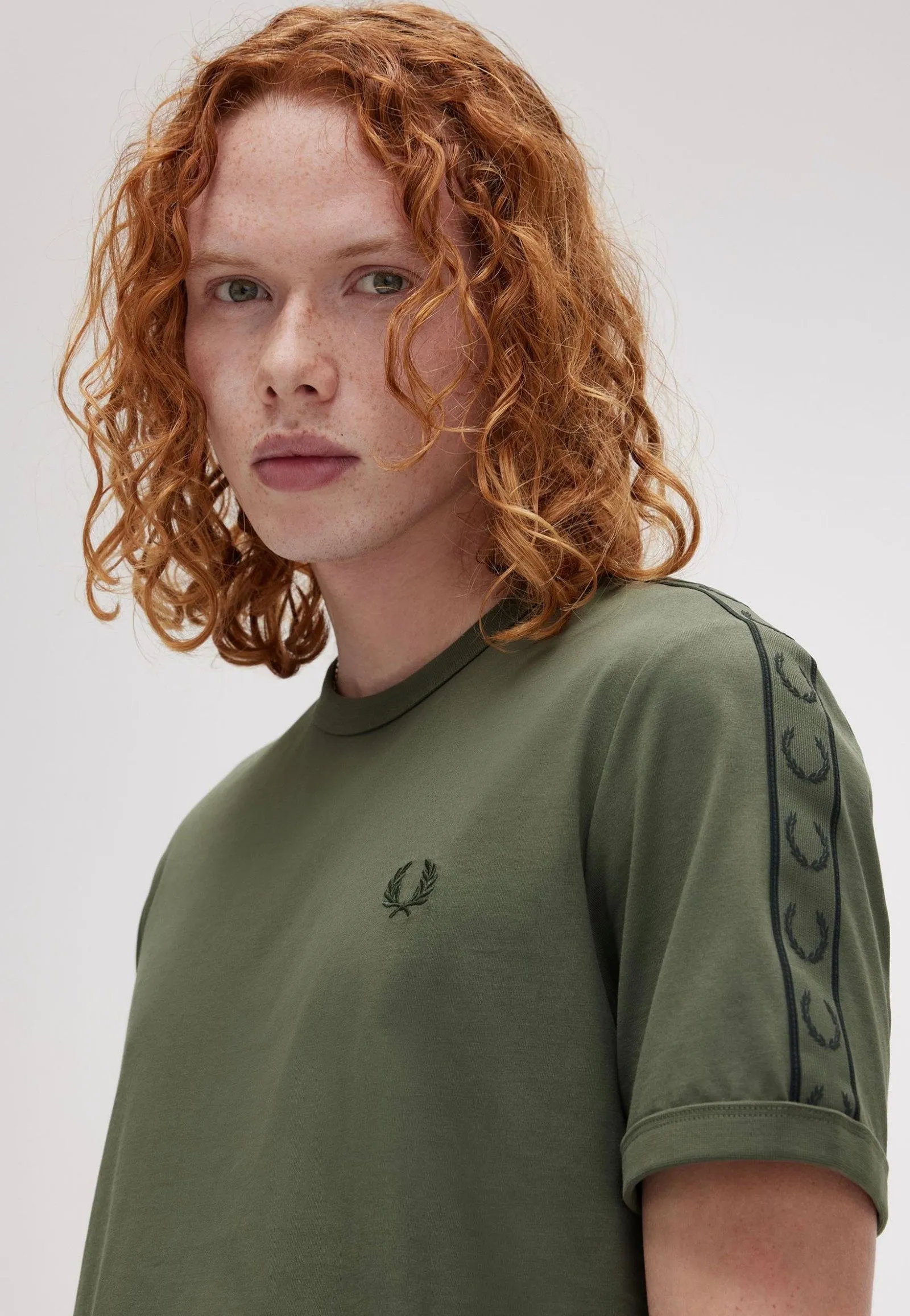 Fred Perry - Contrast Tape Ringer Laurel Wreath Green/Night Green - T-Shirt Cool Outfit