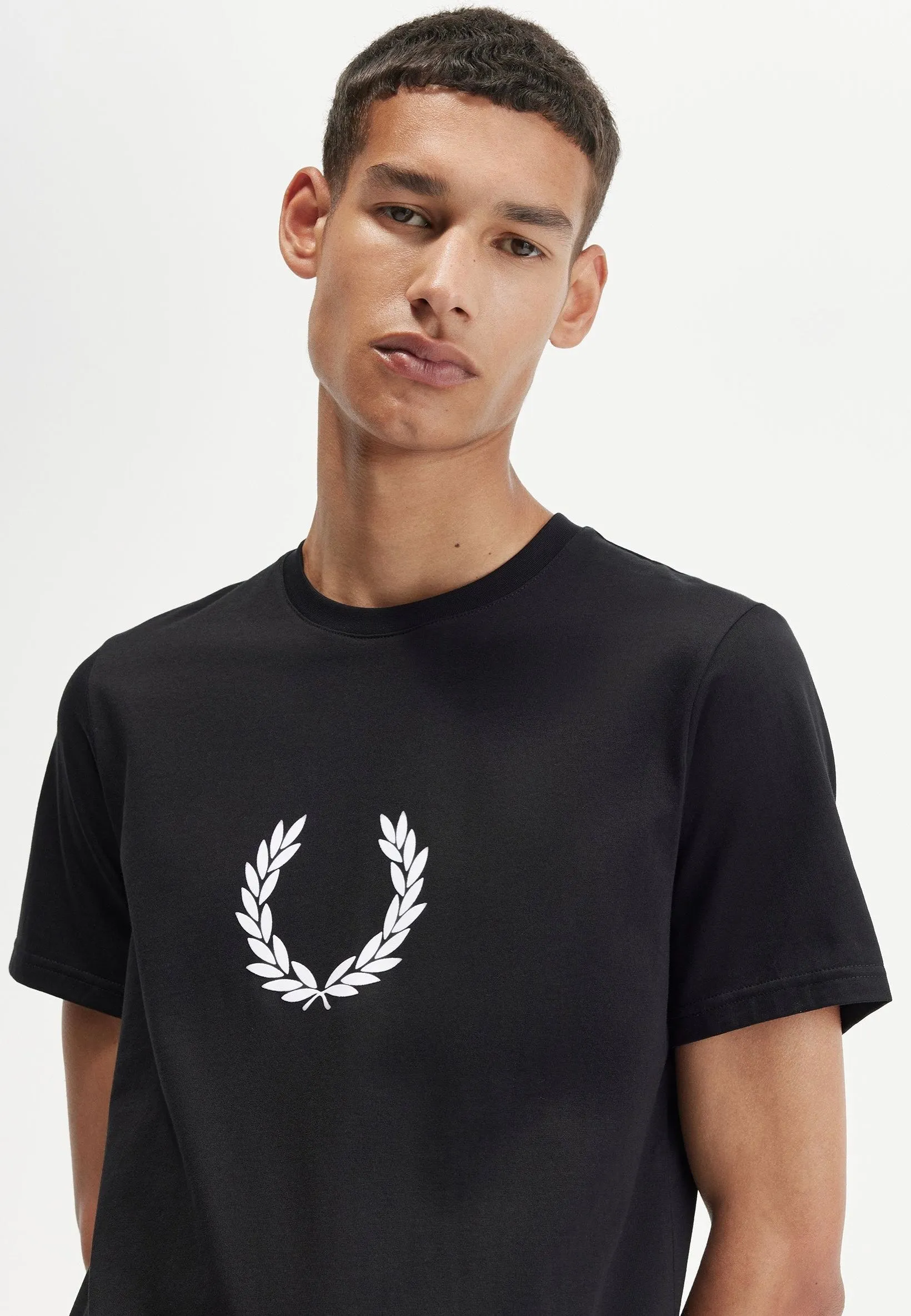 Fred Perry - Flocked Laurel Wreath Graphic Black - T-Shirt Anti-pilling