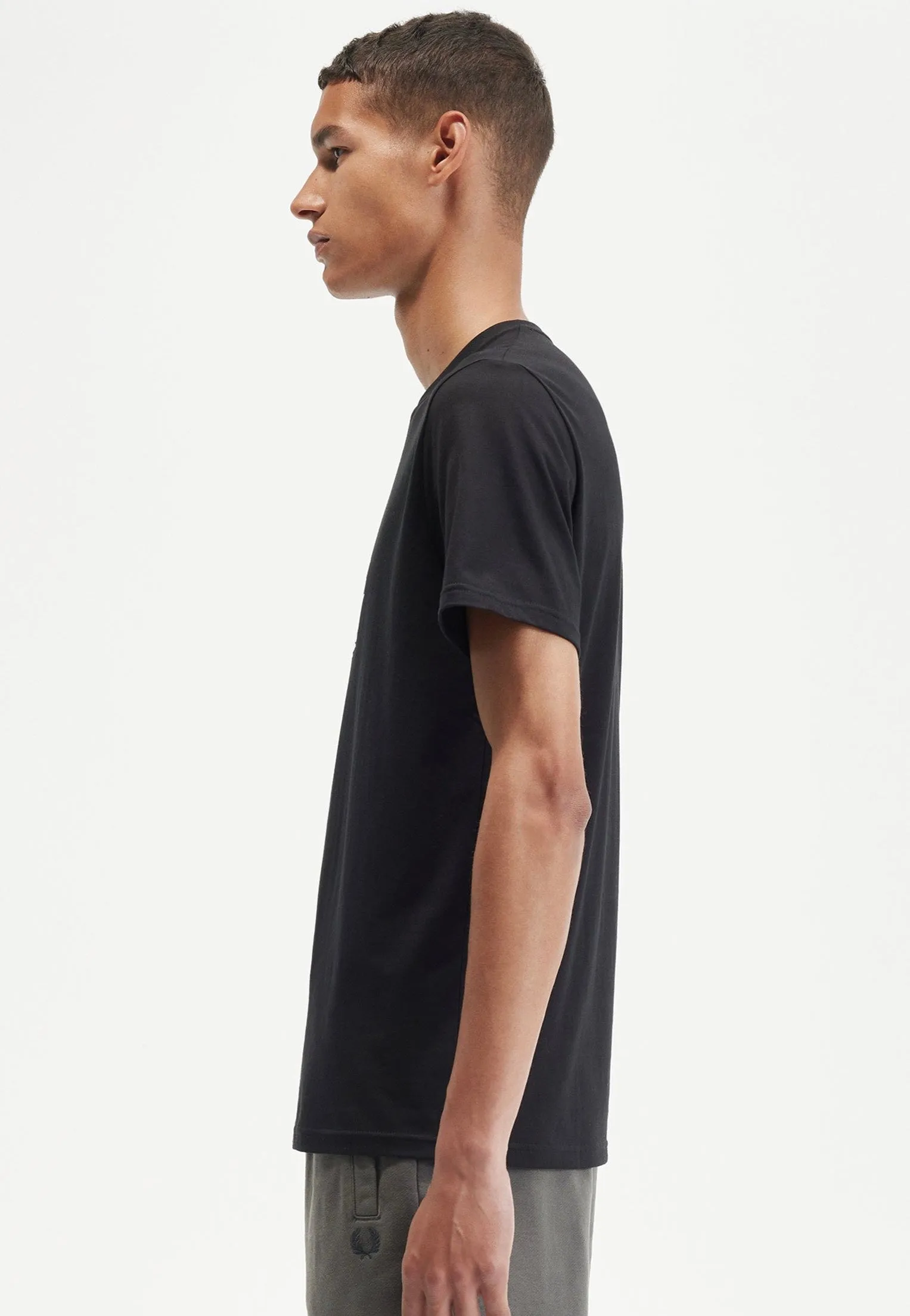 Fred Perry - Flocked Laurel Wreath Graphic Black - T-Shirt Anti-pilling