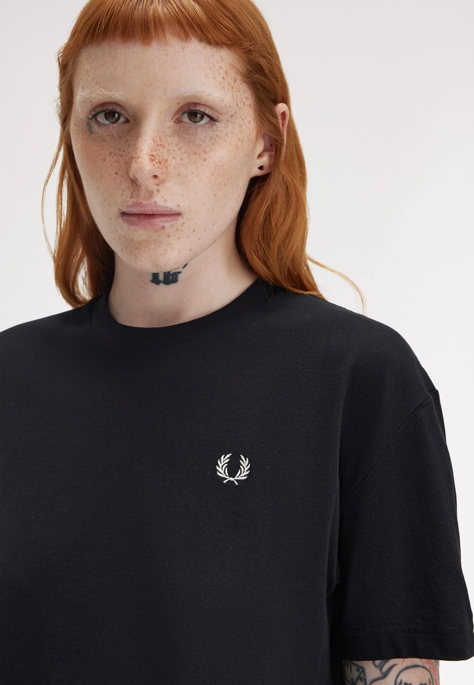 Fred Perry - Pique Black - T-Shirt Graphic and modern