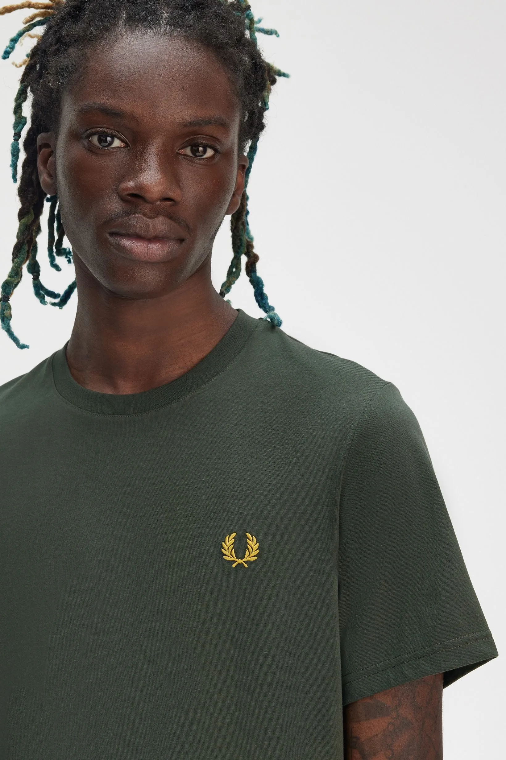 Fred Perry - Rear Powder Laurel Graphic Court Green - T-Shirt Trend - setting - innovative