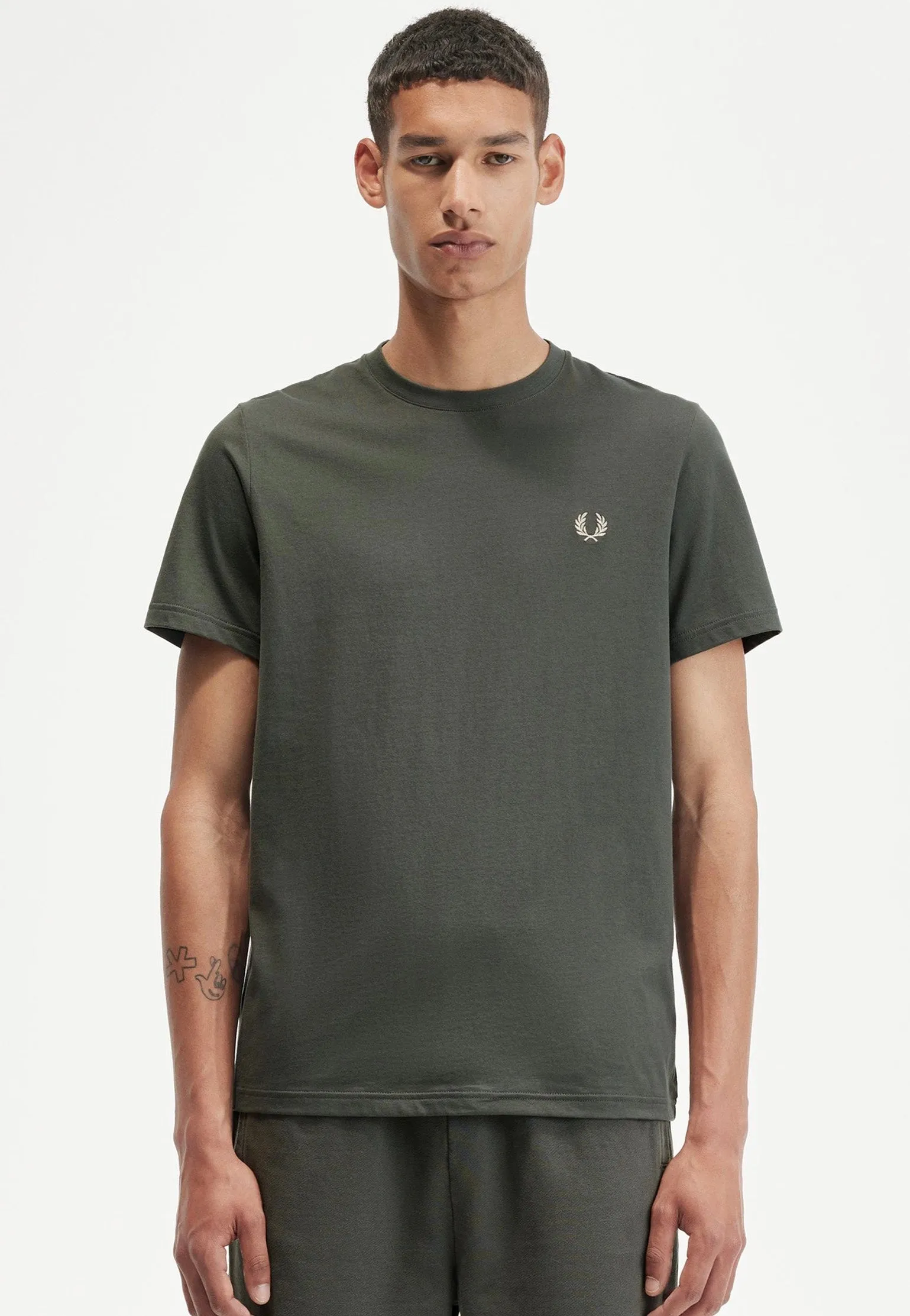 Fred Perry - Rear Powder Laurel Graphic Field Green - T-Shirt Outdoor Leisure Seasonal Casual