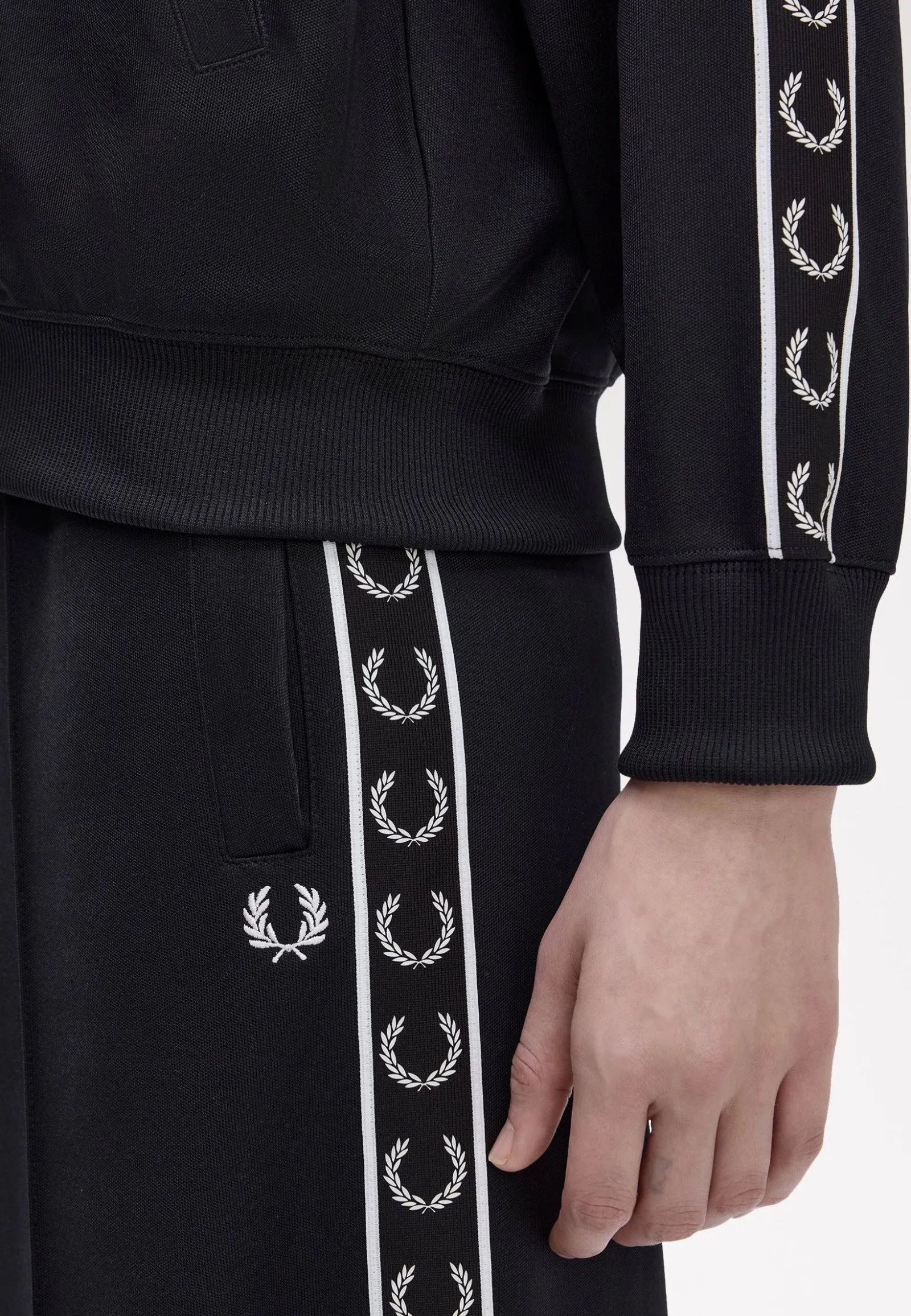 Fred Perry - Taped Track Black - Track Jacket Trendy Wear