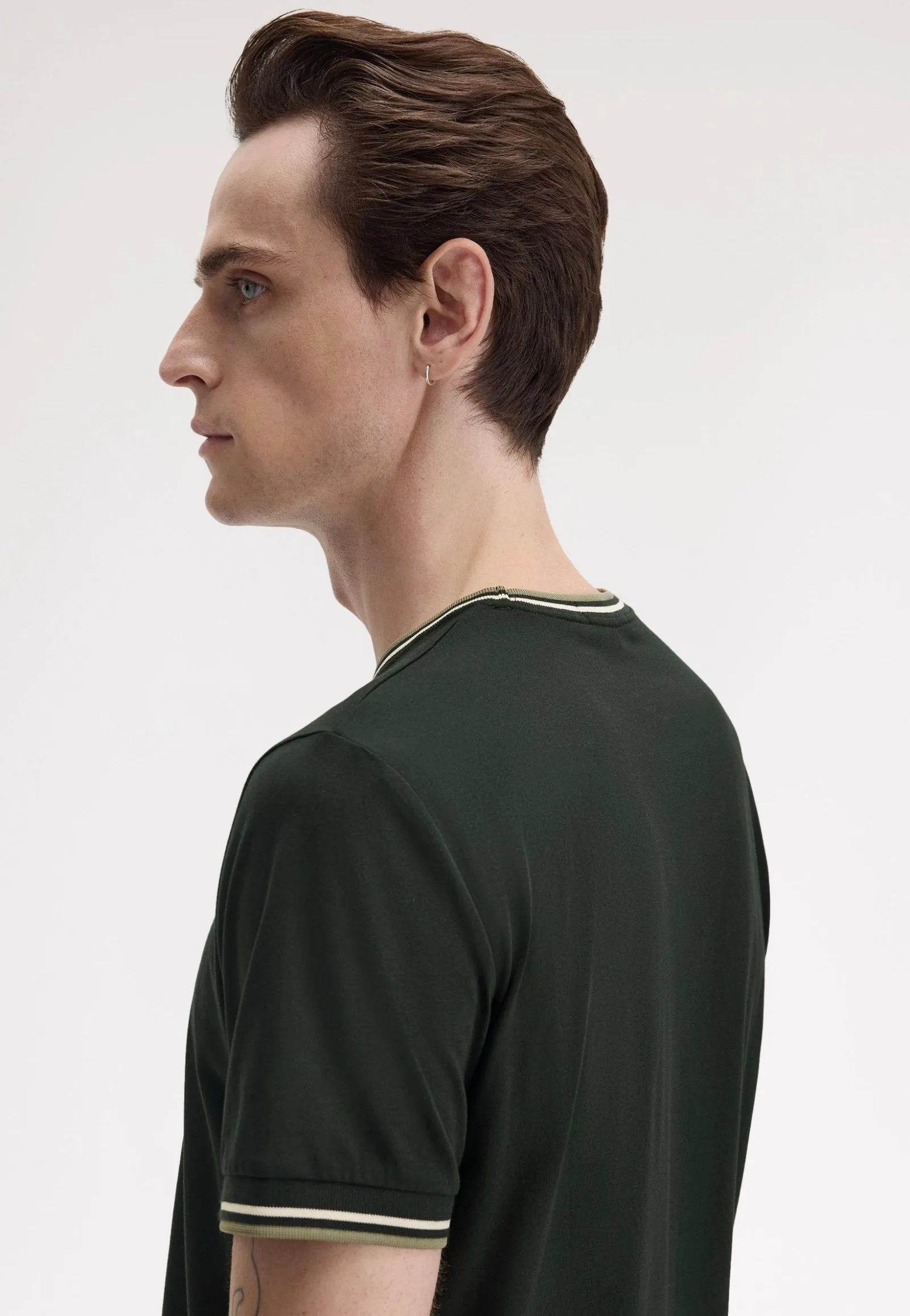Fred Perry - Twin Tipped Night Green/Light Ecru/Olive Mint - T-Shirt Minimal Vibe