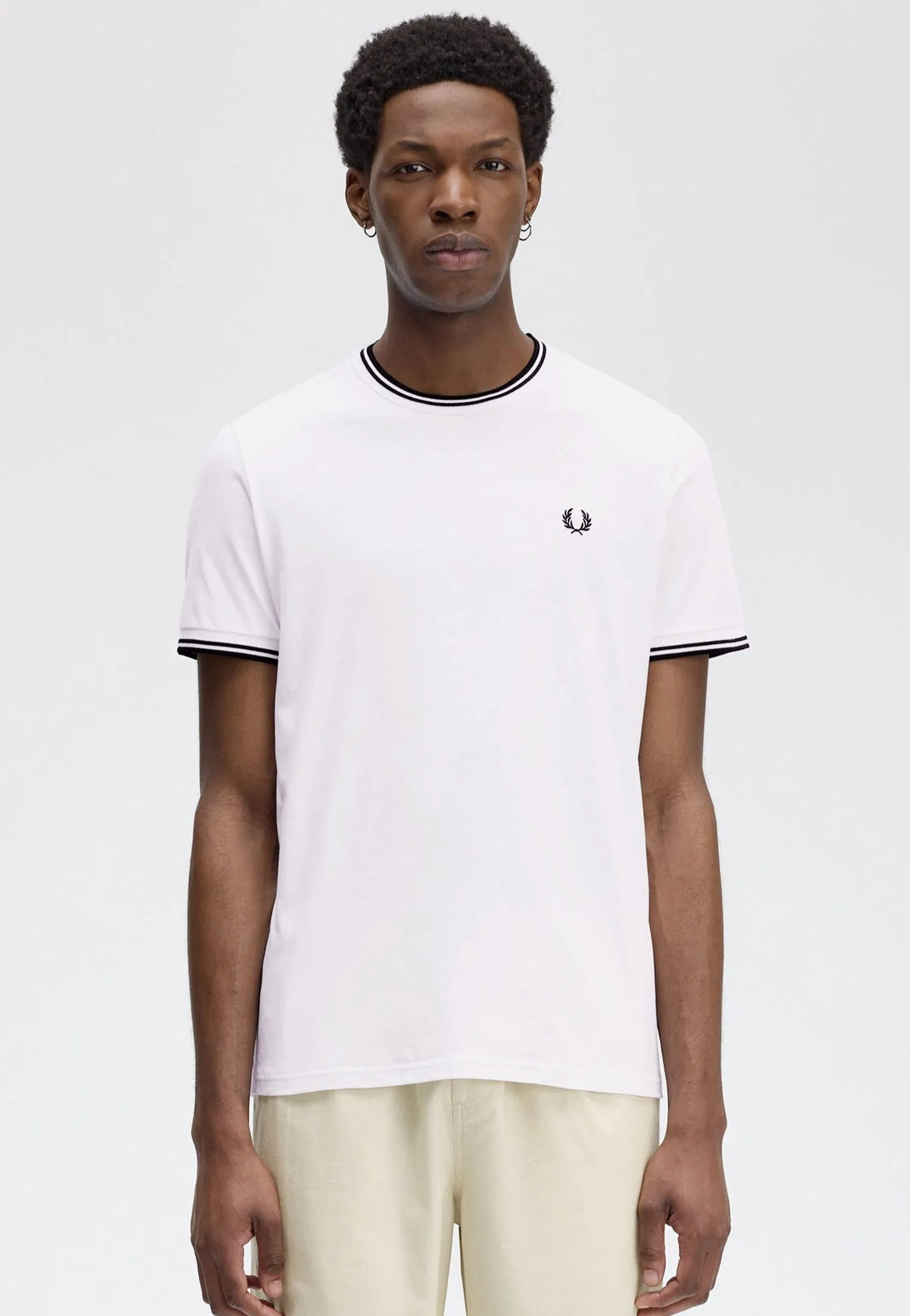 Fred Perry - Twin Tipped White - T-Shirt Modern Outfit