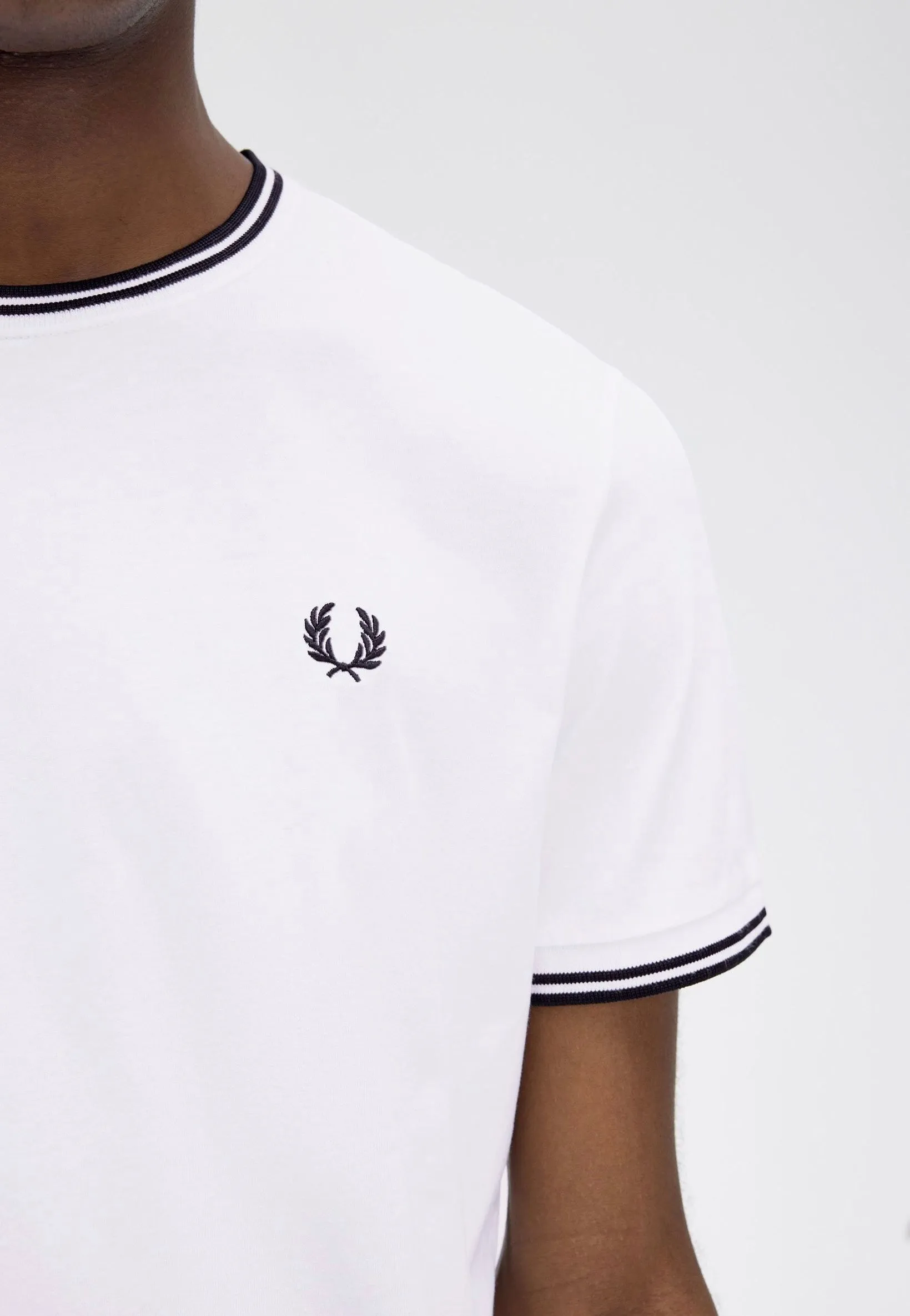 Fred Perry - Twin Tipped White - T-Shirt Modern Outfit