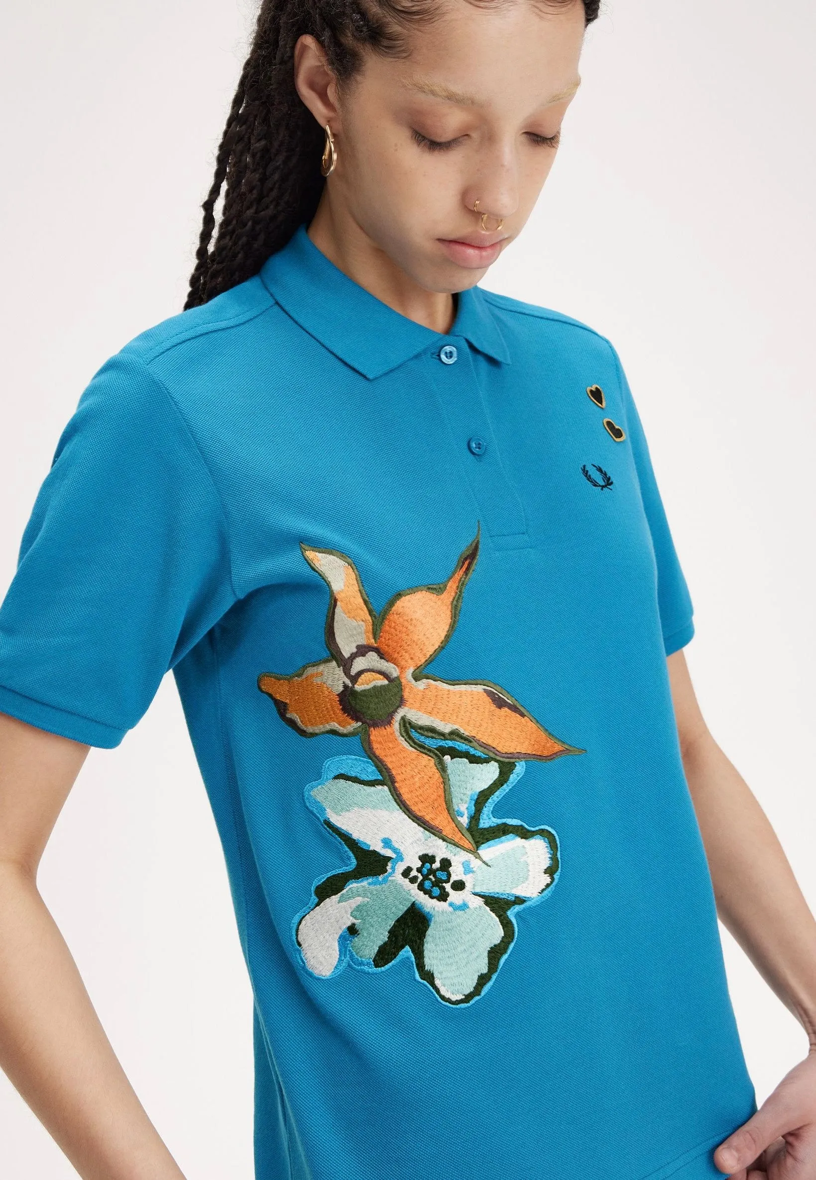 Fred Perry x Amy Winehouse - Embroidered Runaway Bay Ocean - Polo Modern Elegance
